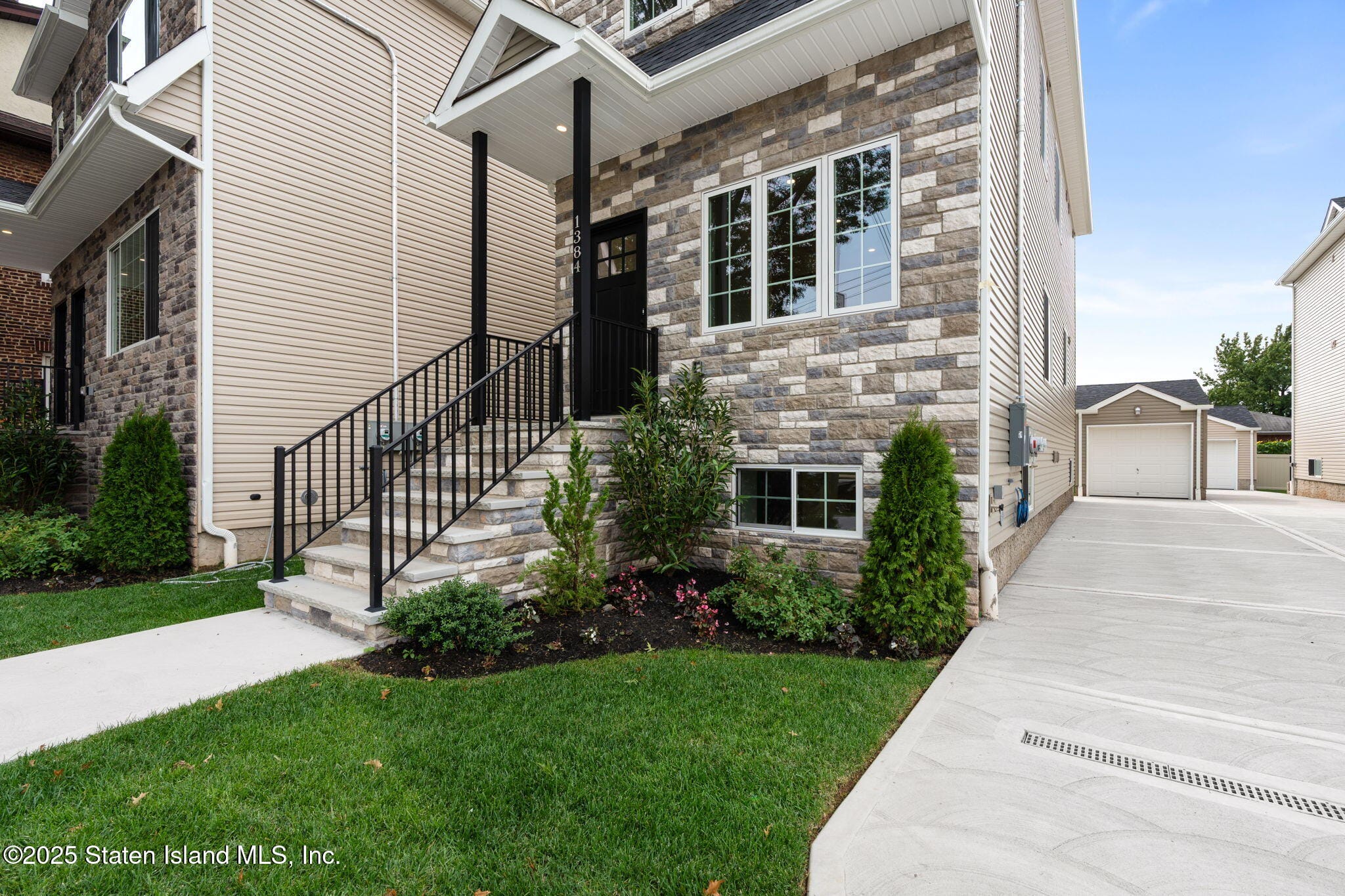 1384 Clove Road Image 3