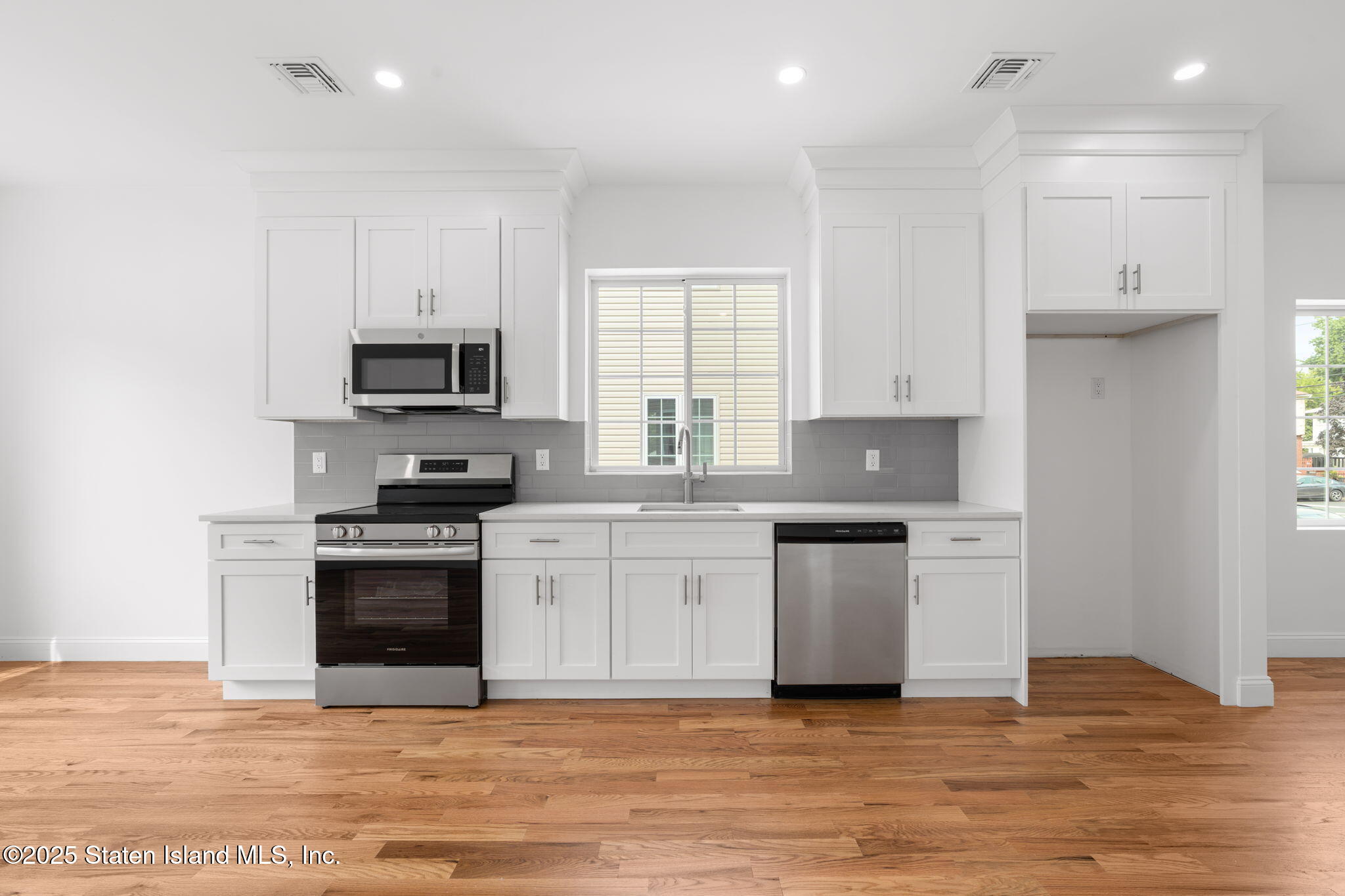 1384 Clove Road, Staten Island, NY, 10301 image 10