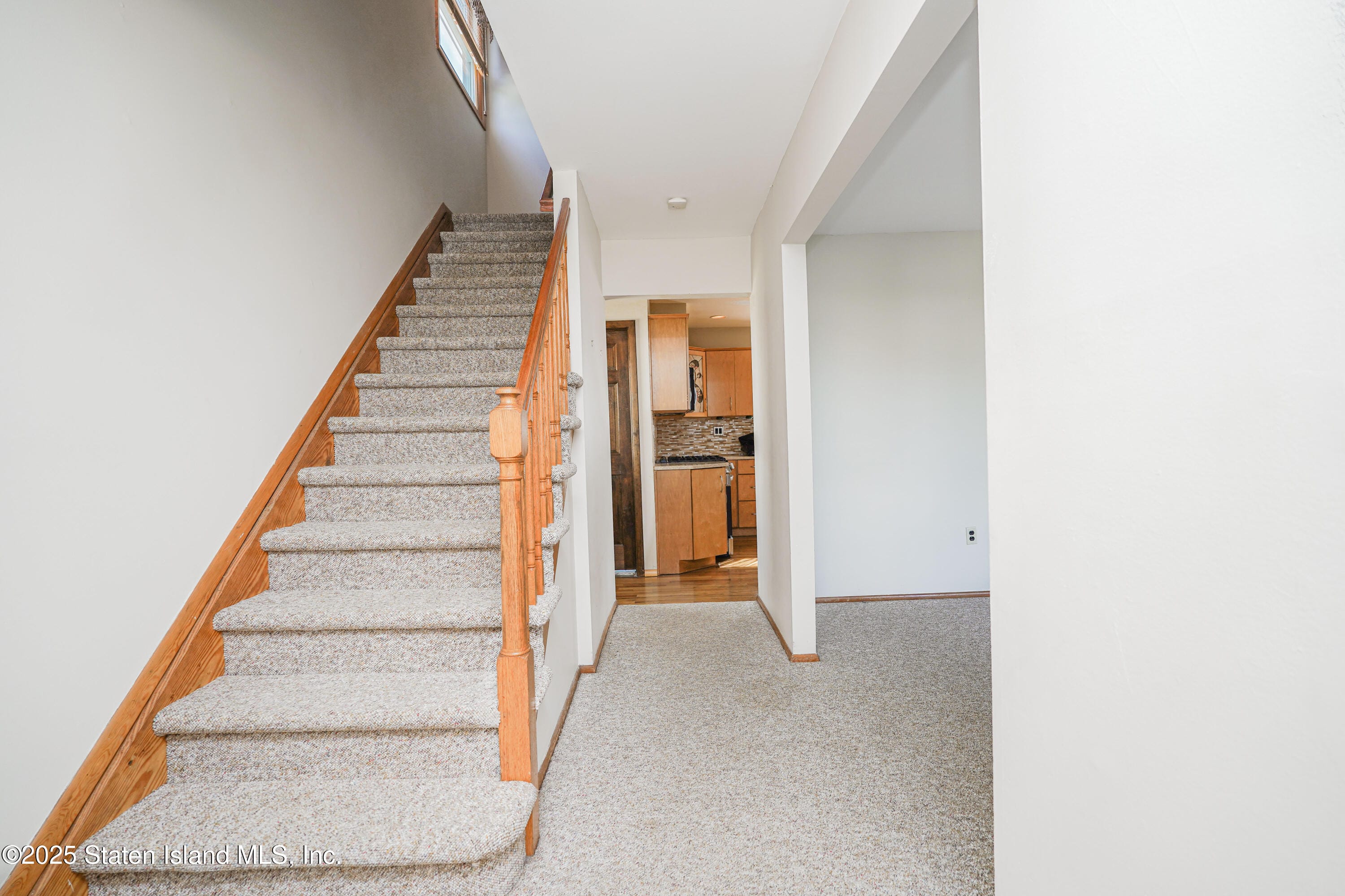 207 Martin Avenue Image 4