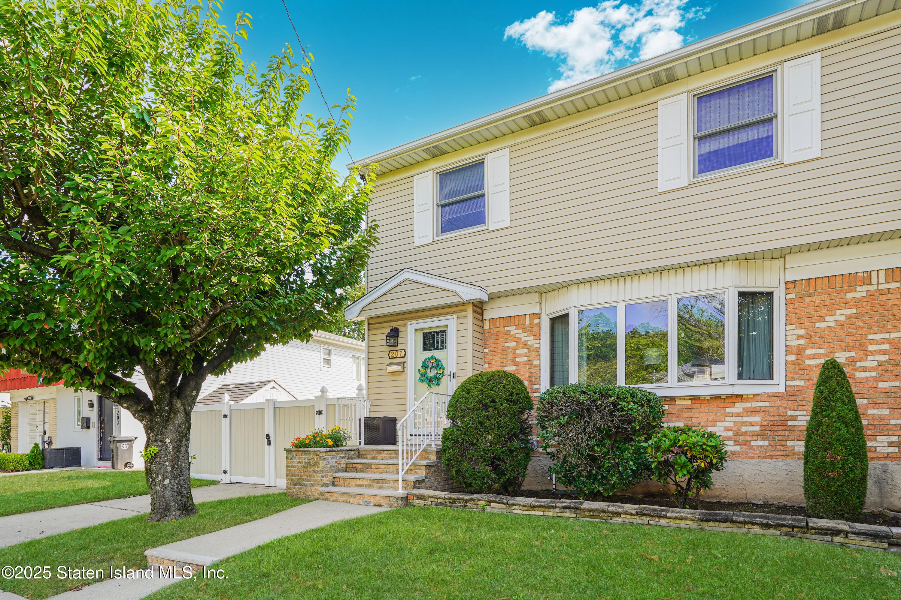 207 Martin Avenue Image 1