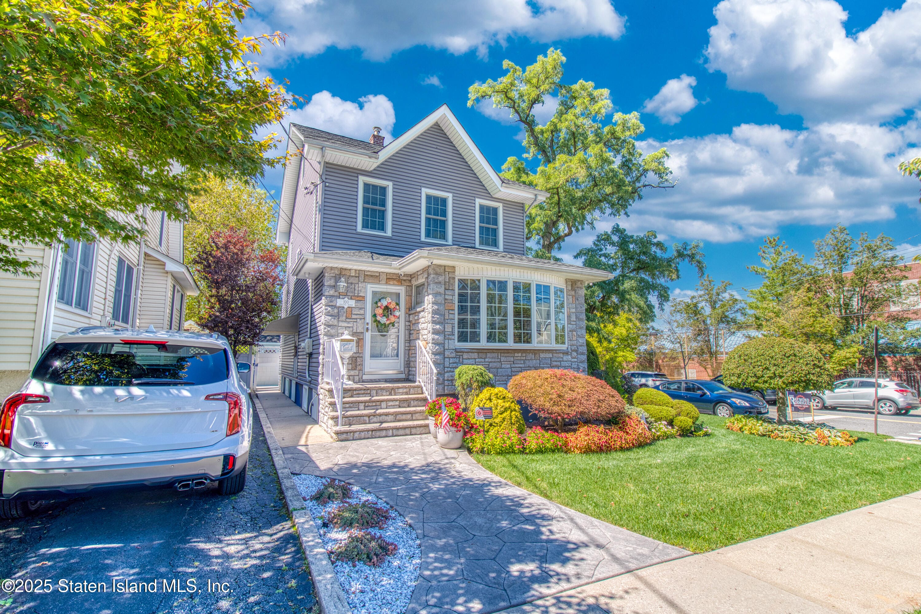 100 Lawrence Avenue Image 1