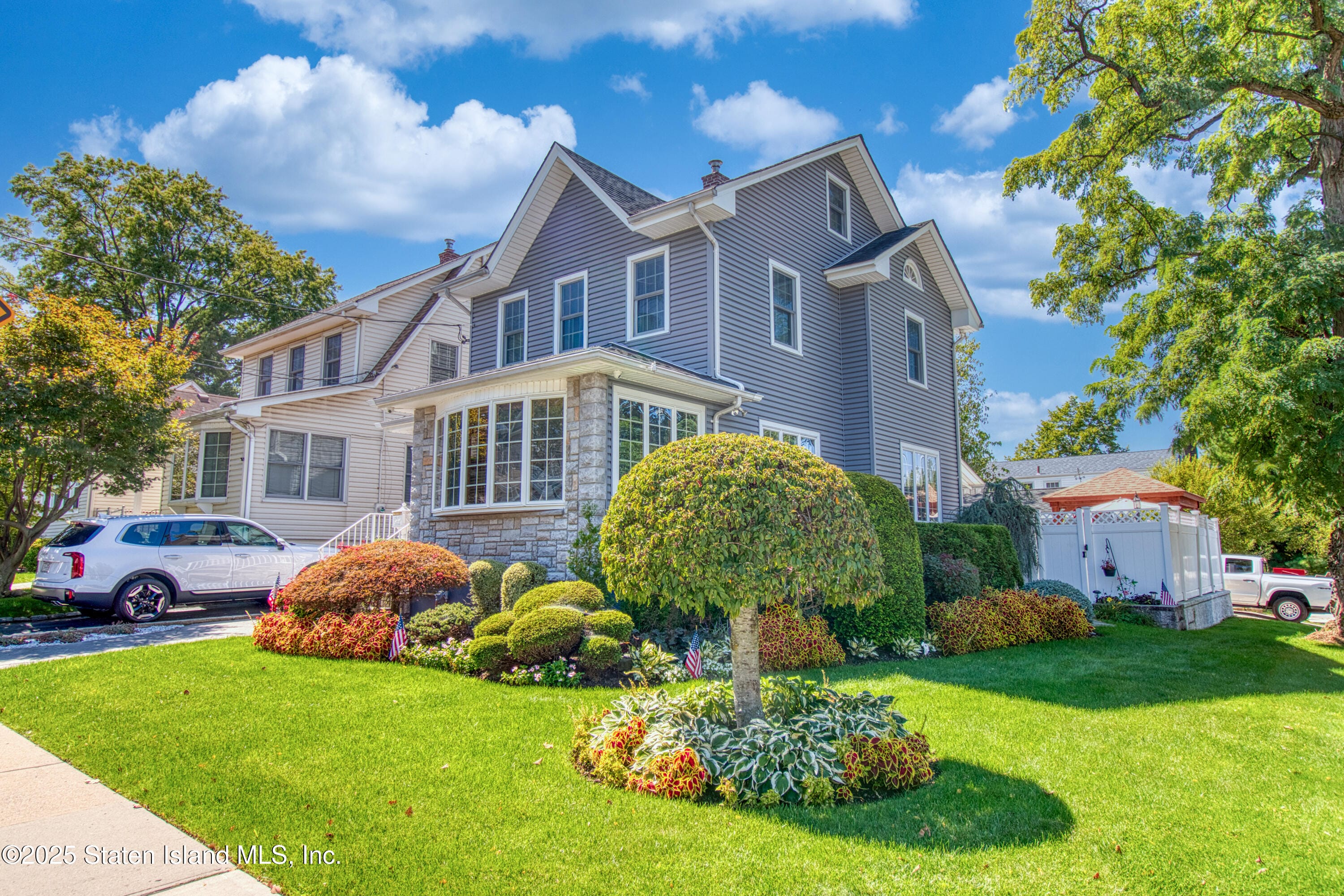 100 Lawrence Avenue Image 2