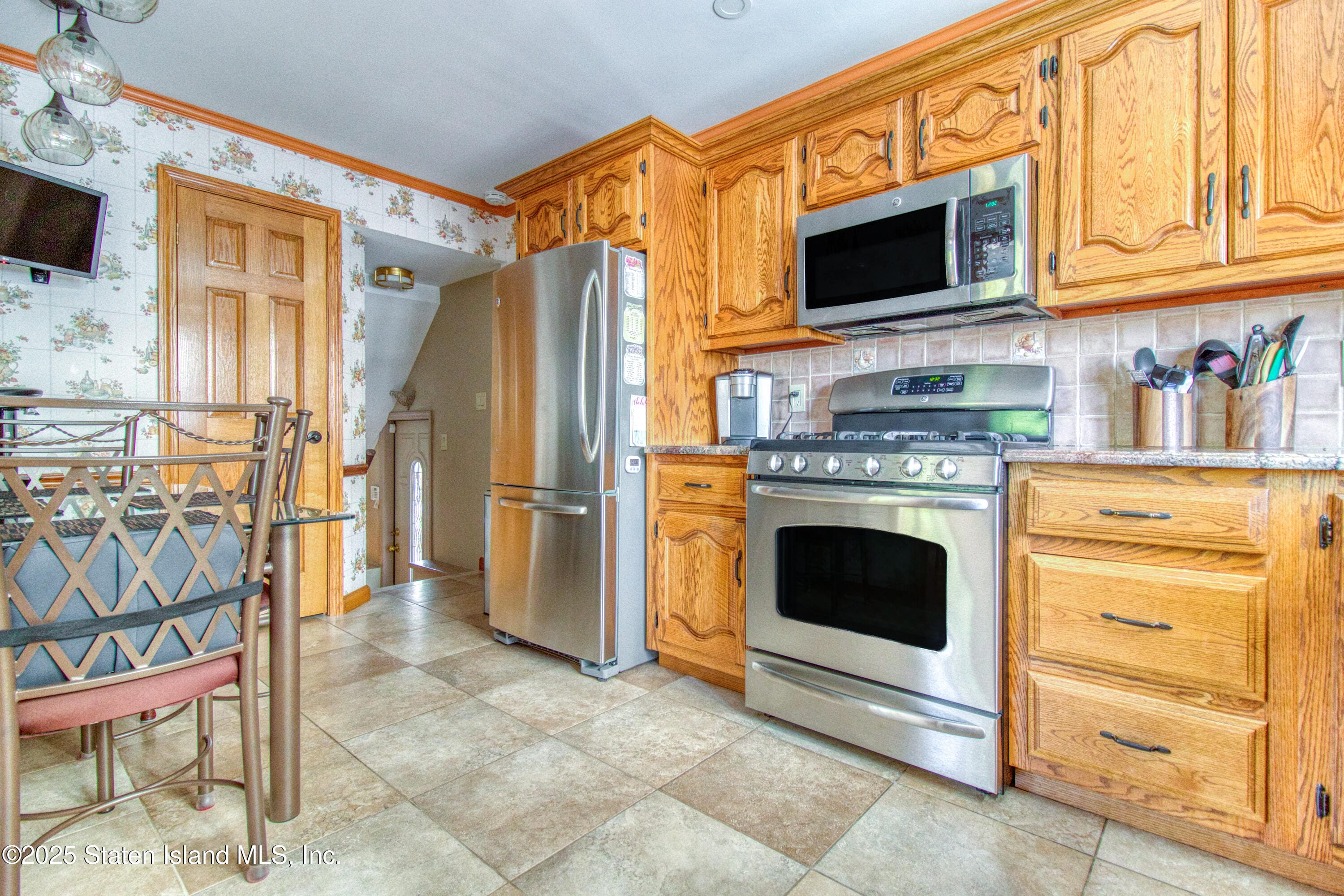 100 Lawrence Avenue Image 5