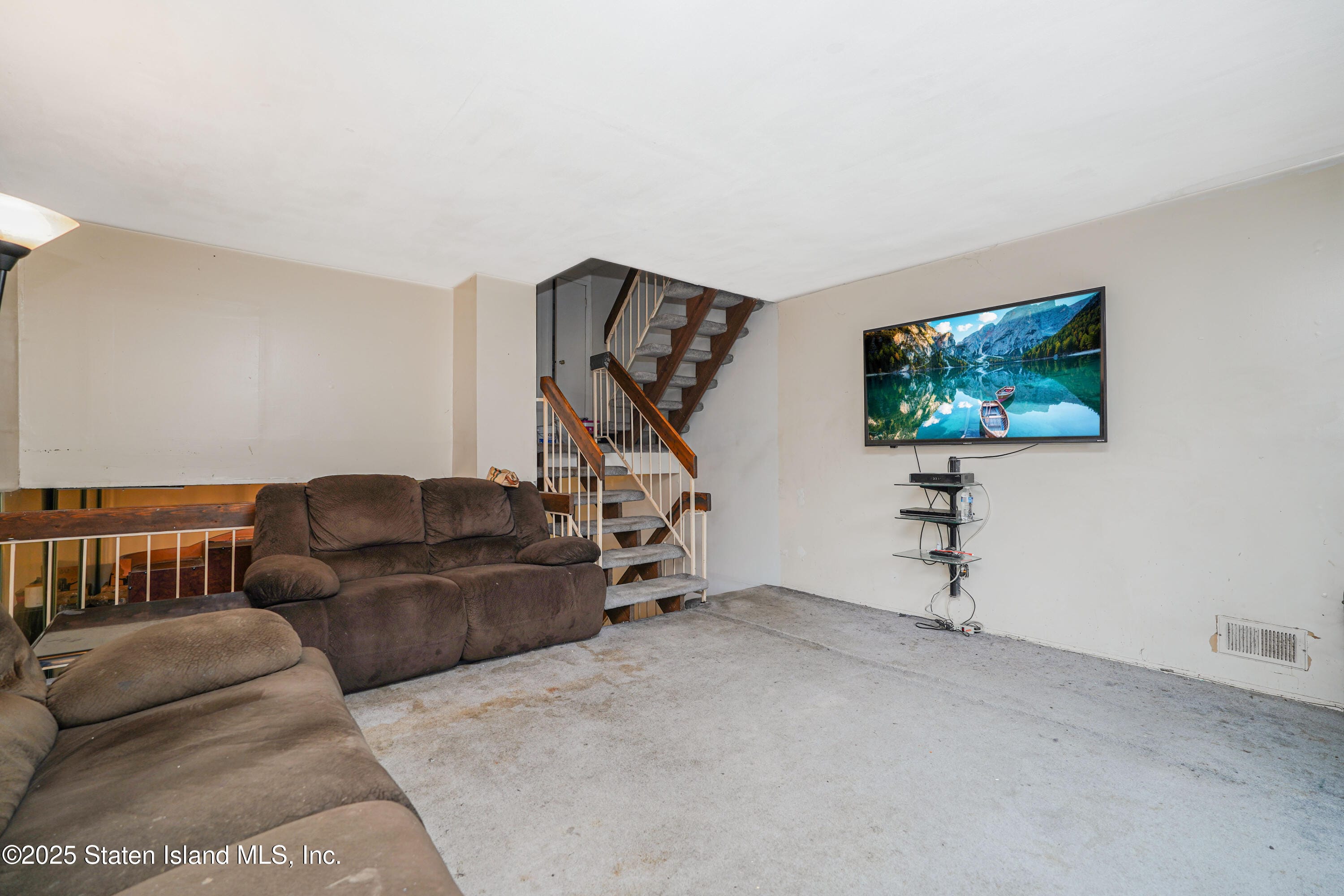 135 Russek Drive Image 3