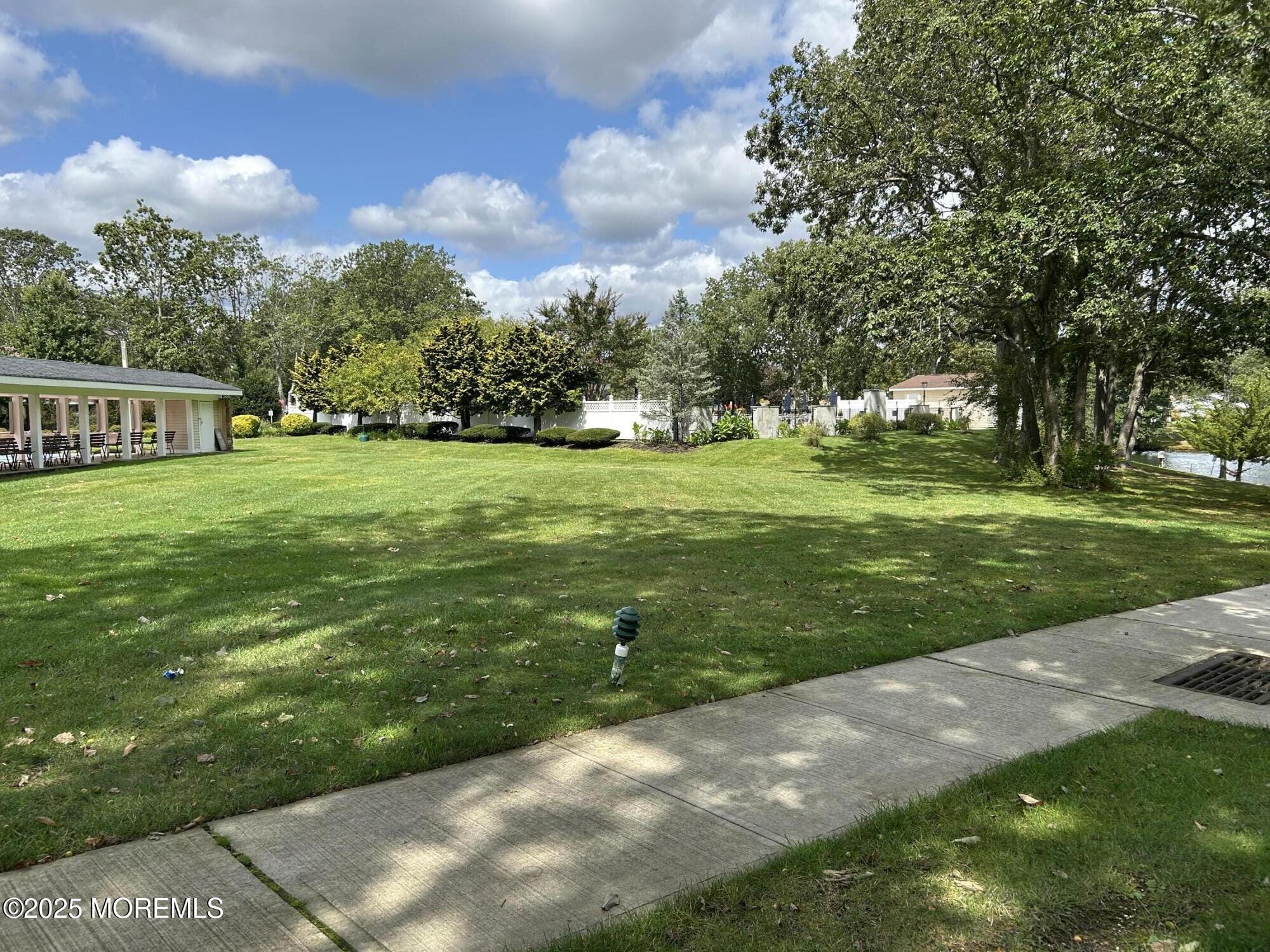 1028B Shetland Drive Image 5