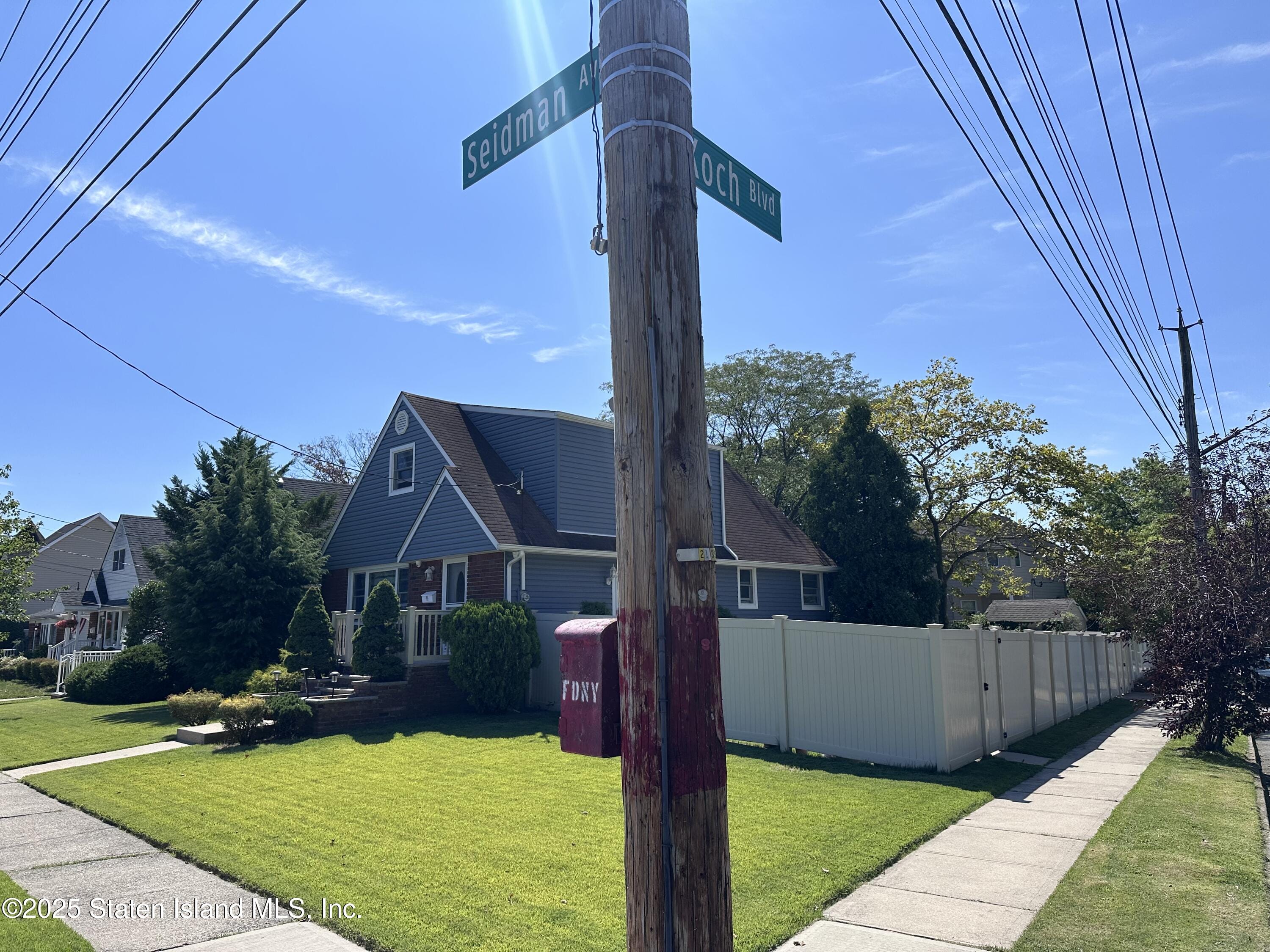 208 Seidman Avenue Image 3