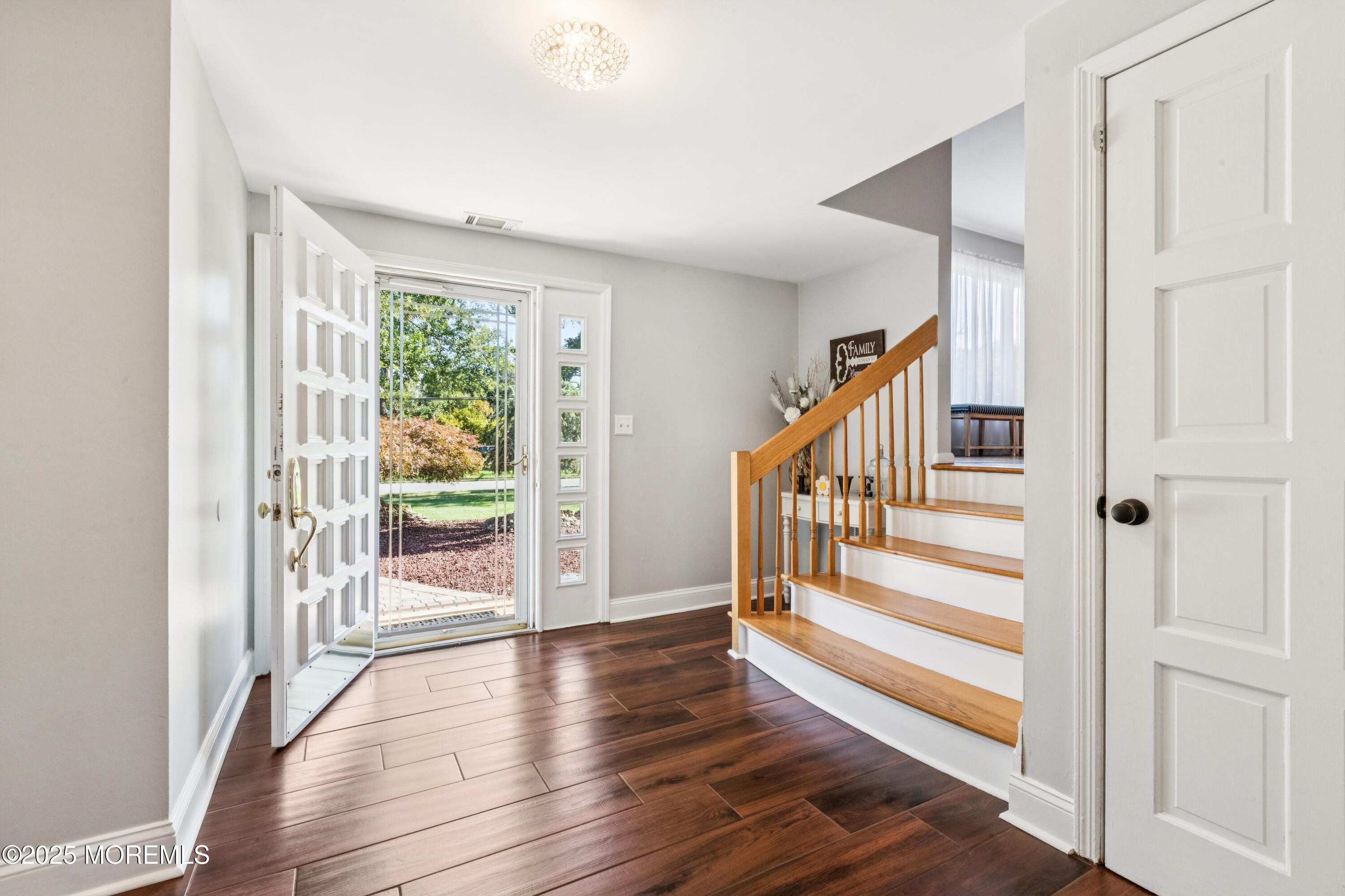 123 Woodcrest Drive Image 4