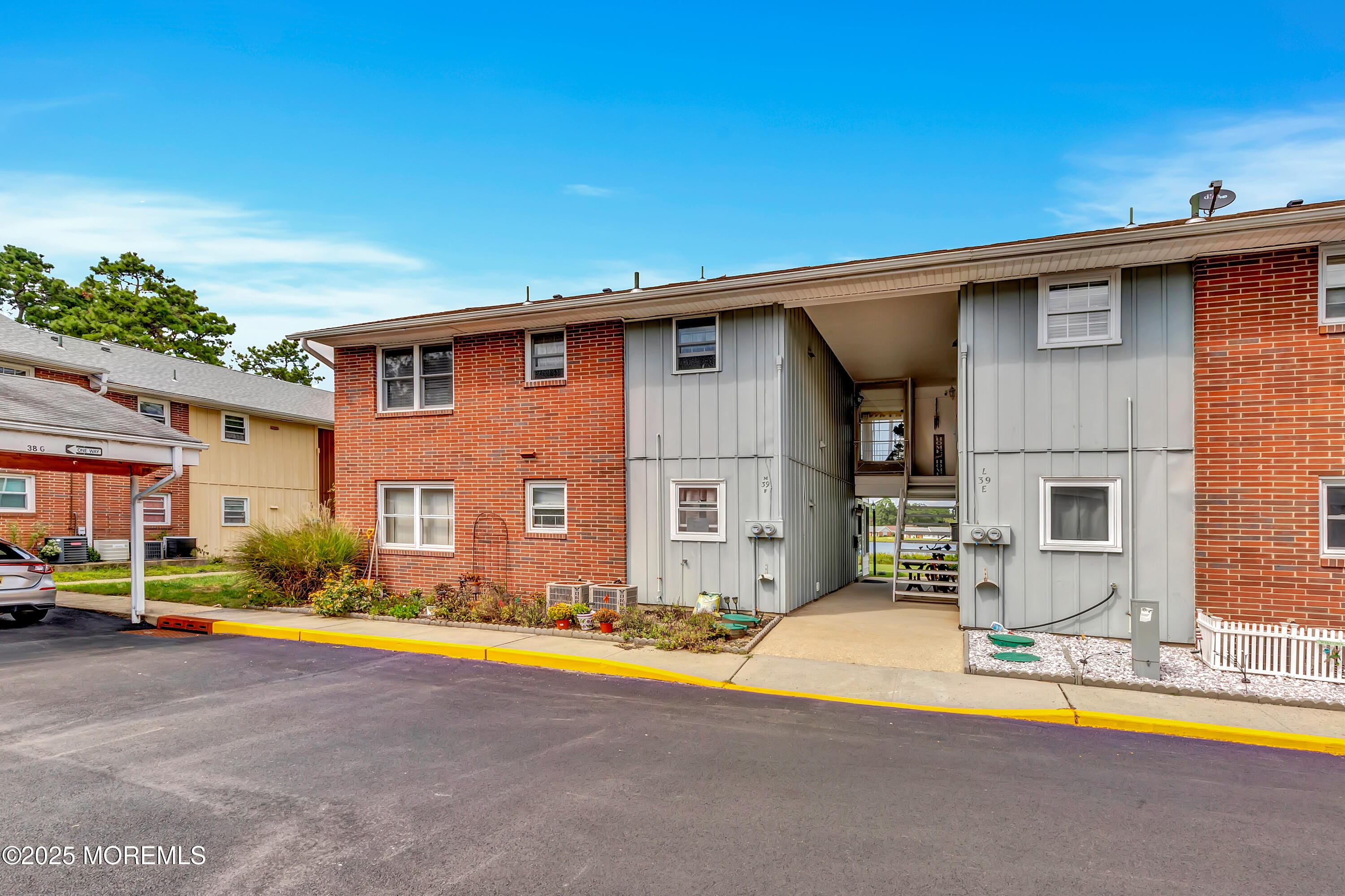 39M Cambridge Court Image 3