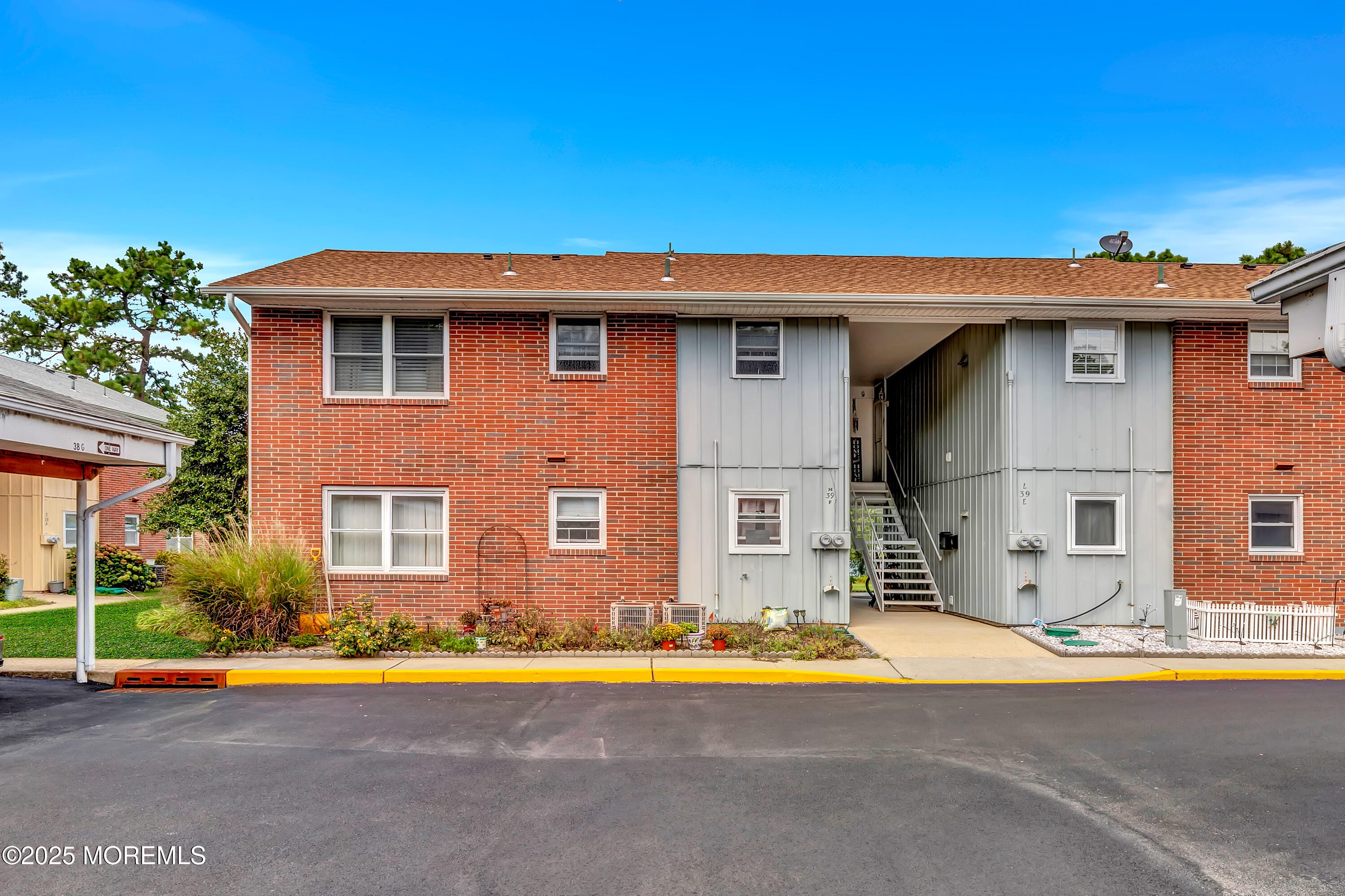 39M Cambridge Court Image 4