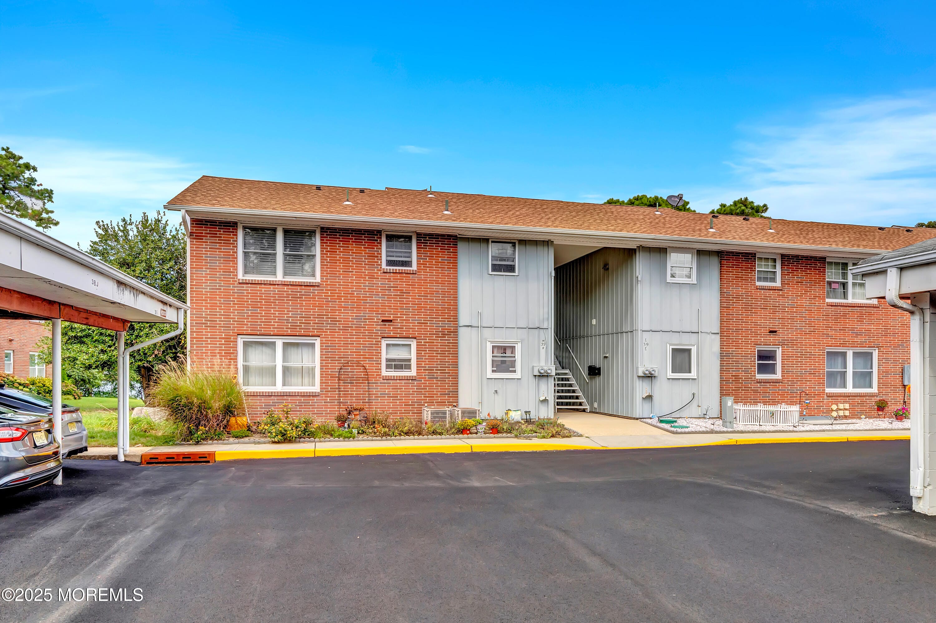 39M Cambridge Court Image 2