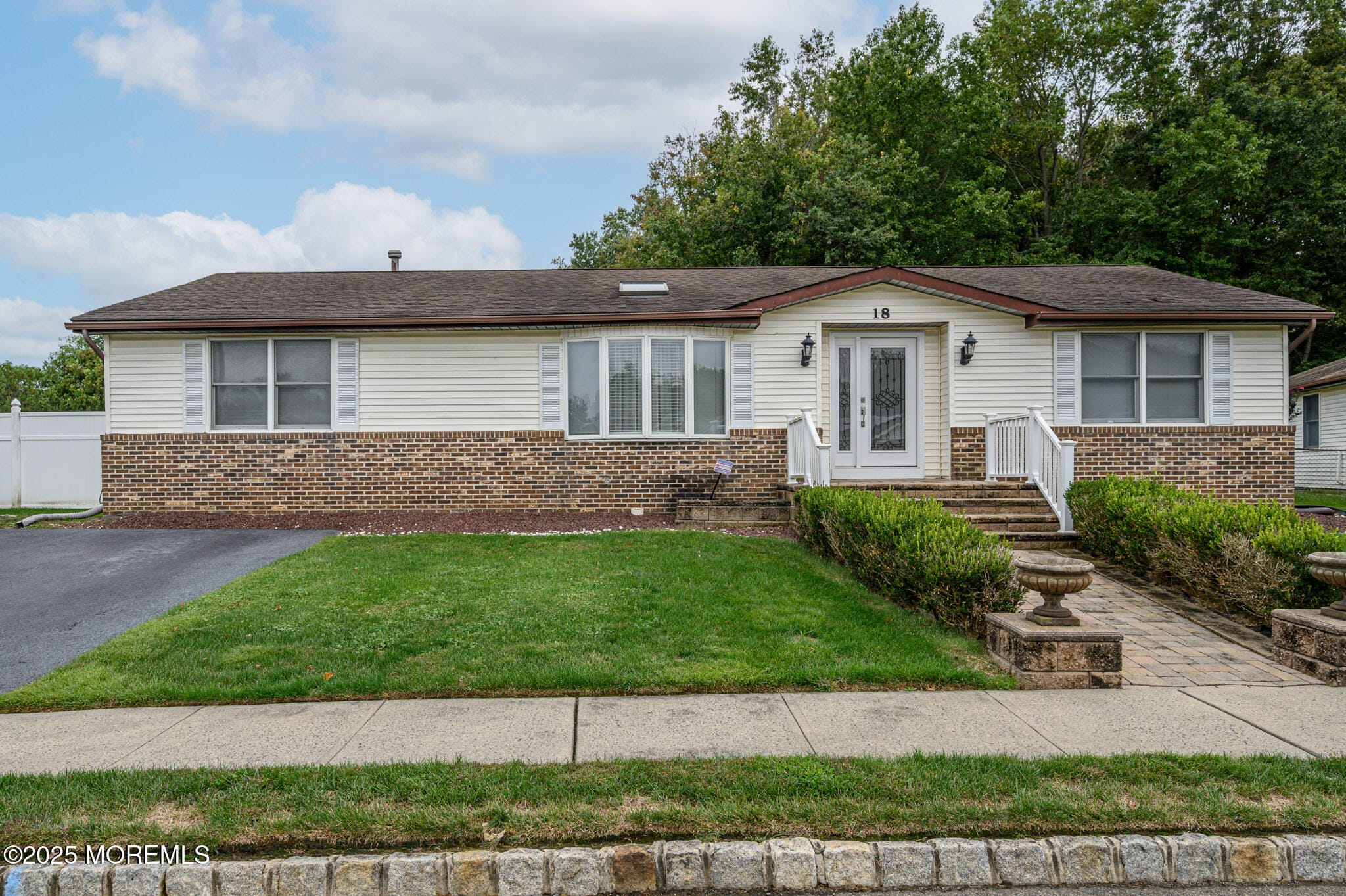 18 Parkview Way, Manalapan, NJ, 07726