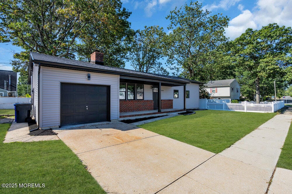 1905 Ravenwood Drive Image 2