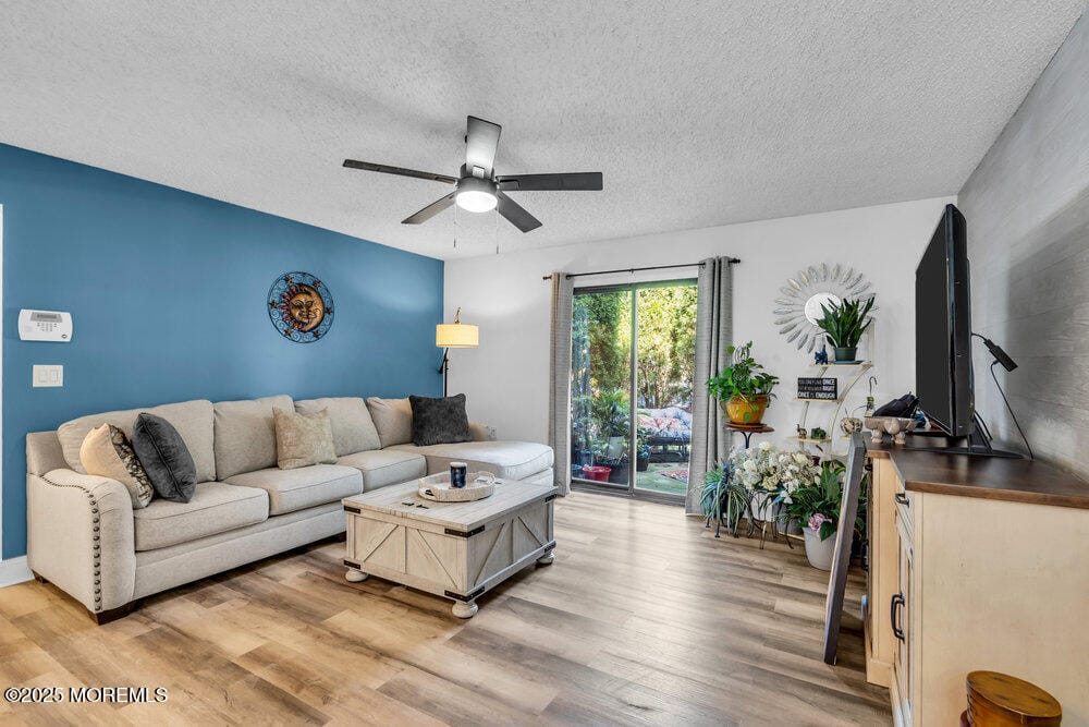 1202 Dahlia Court Image 4