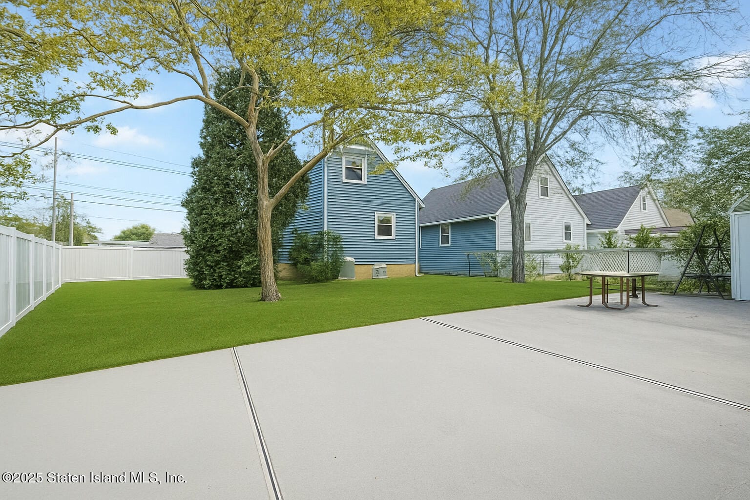 208 Seidman Avenue Image 5