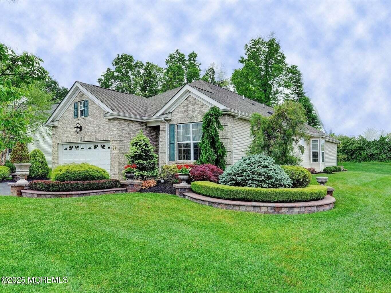 24 Friesan Court, Manalapan, NJ, 07726