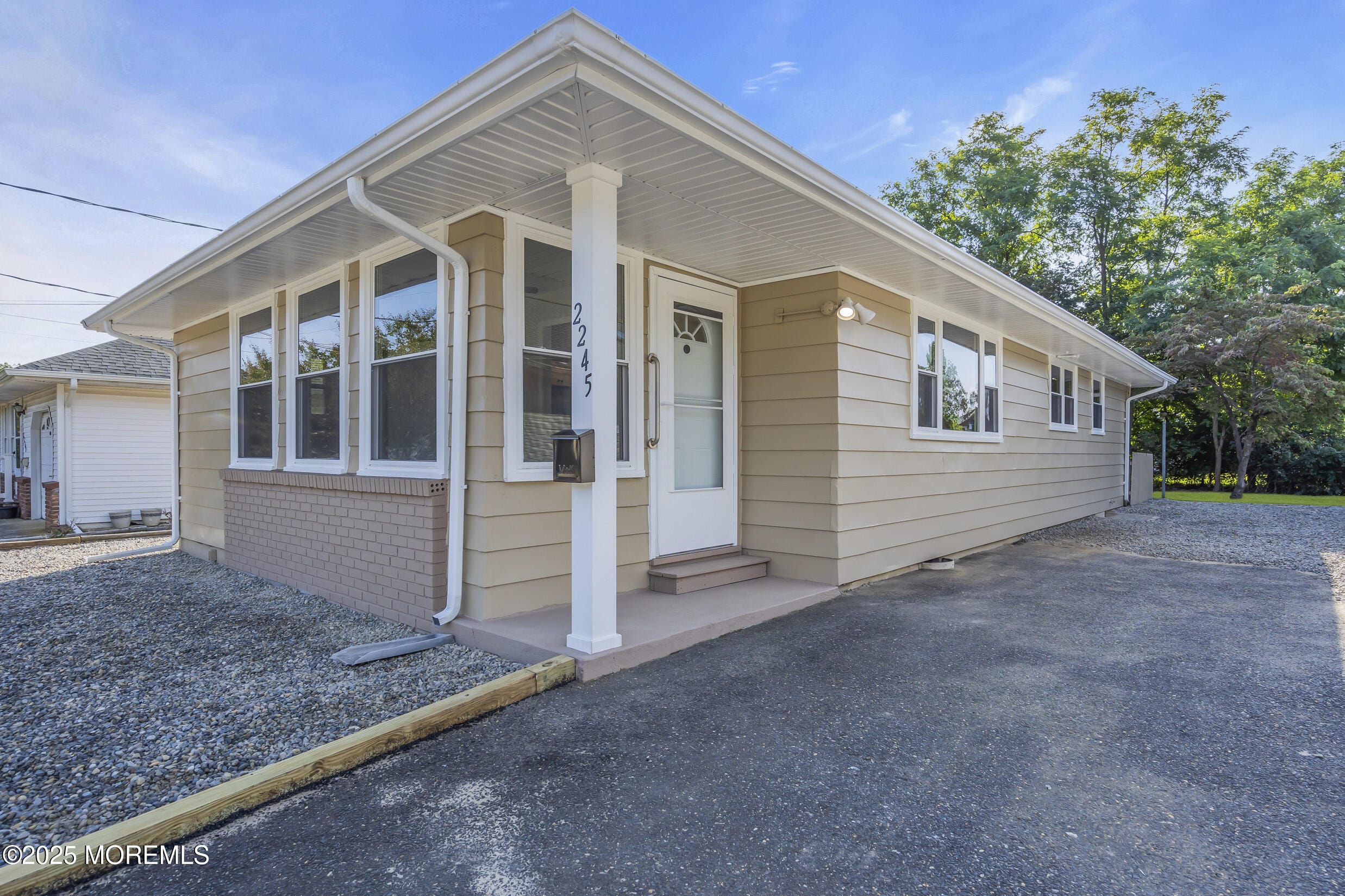 2245 Mount Hood Lane Image 4