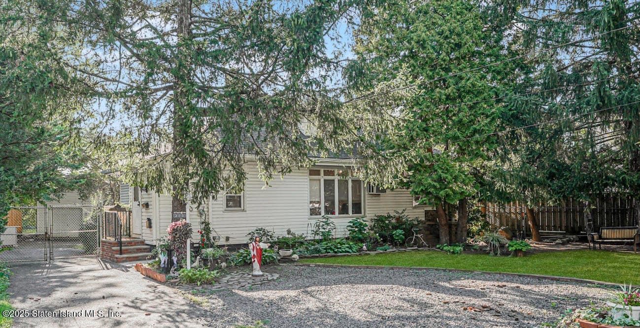 200 Giffords Lane Image 1