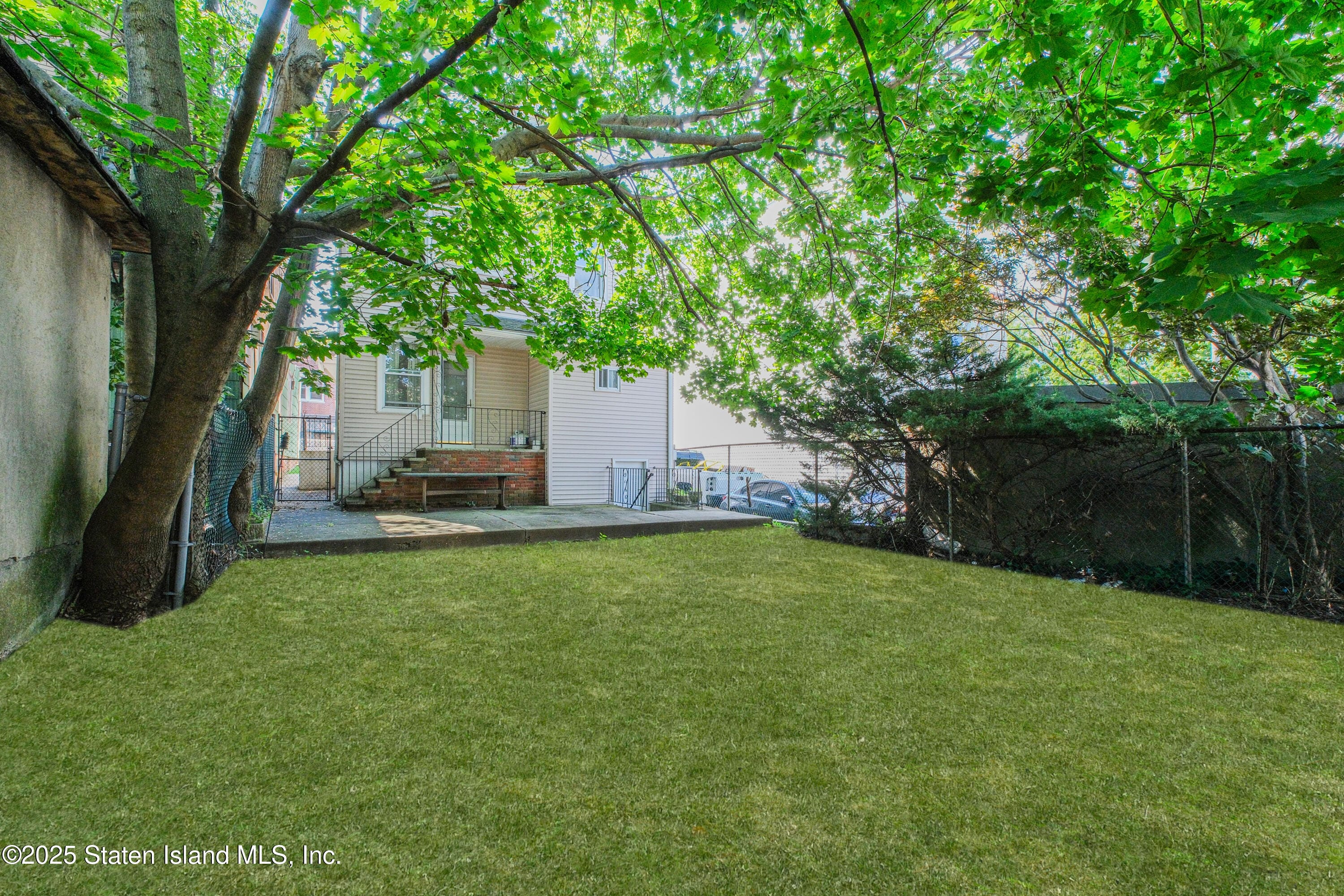435 Castleton Avenue Image 3