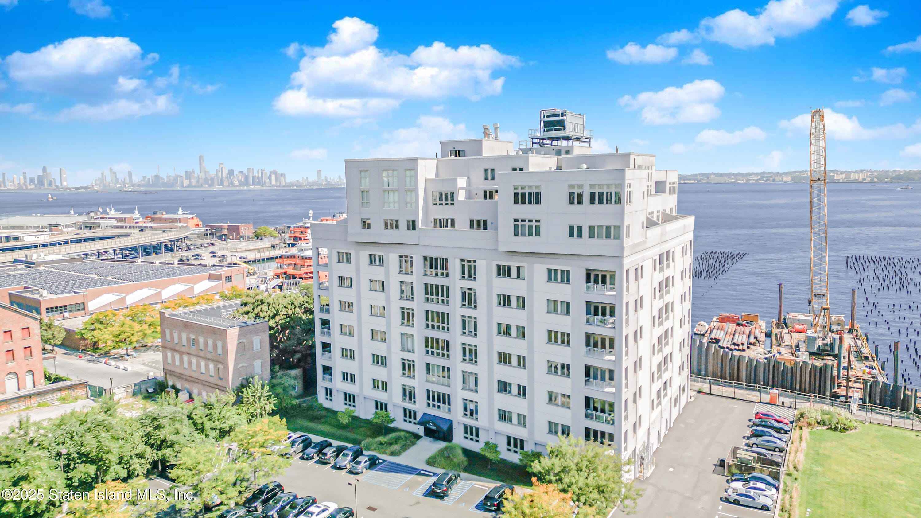 90 Bay Street Landing 1e Image 1