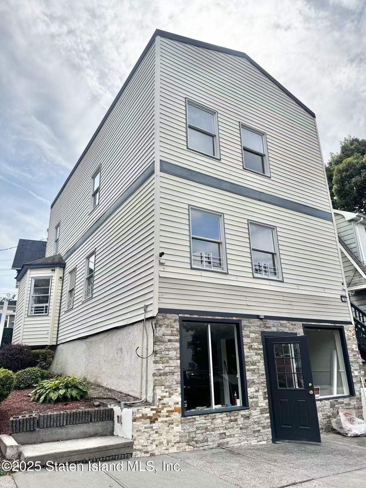 262 Maine Avenue Image 1