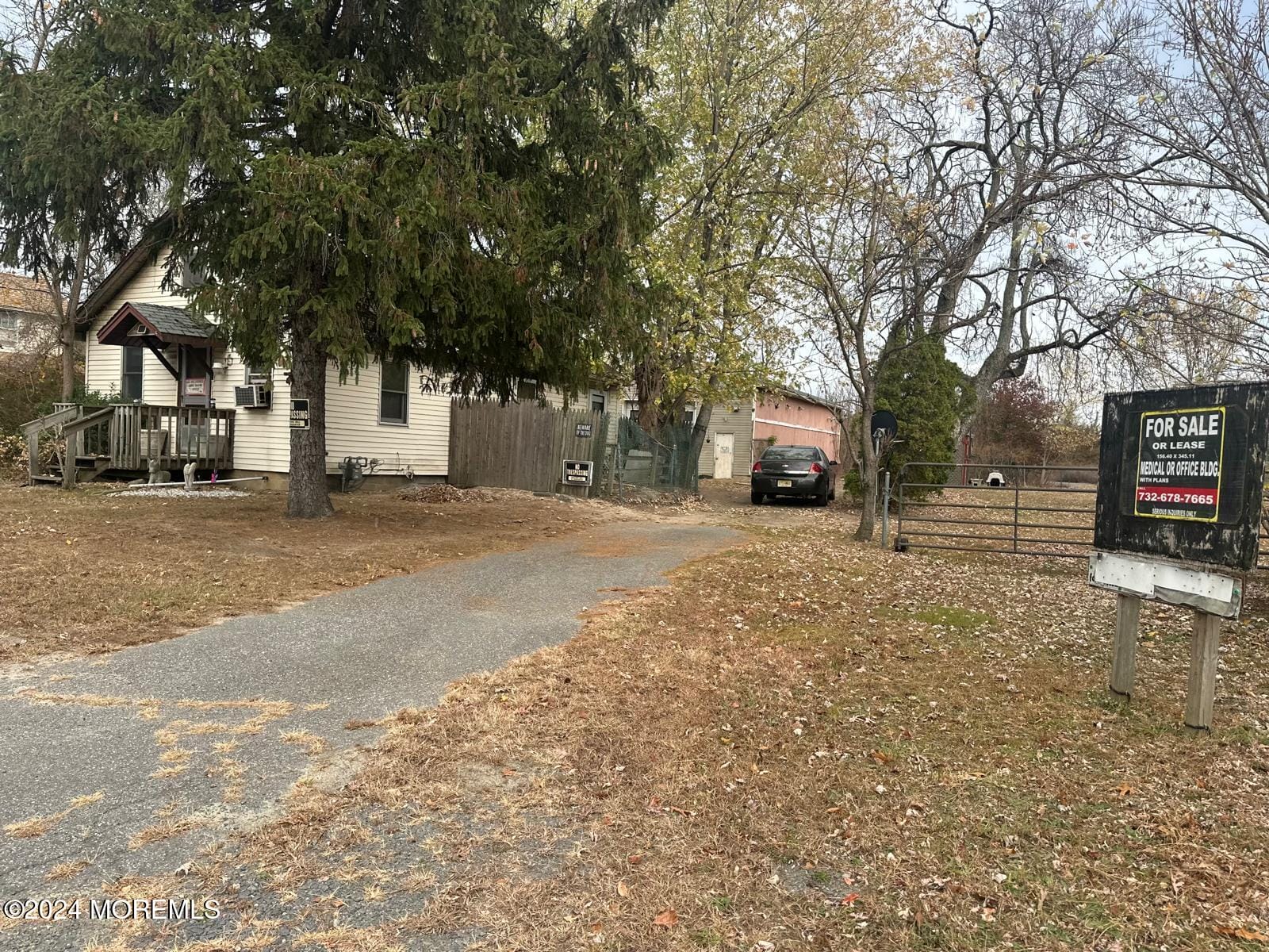 21 Cedar Swamp Road Image 3