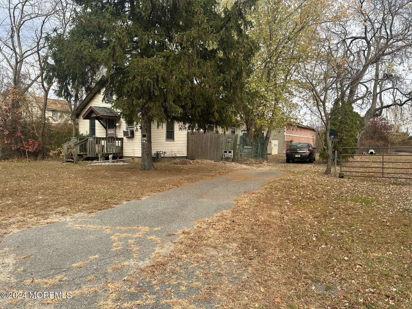 21 Cedar Swamp Road Image 4