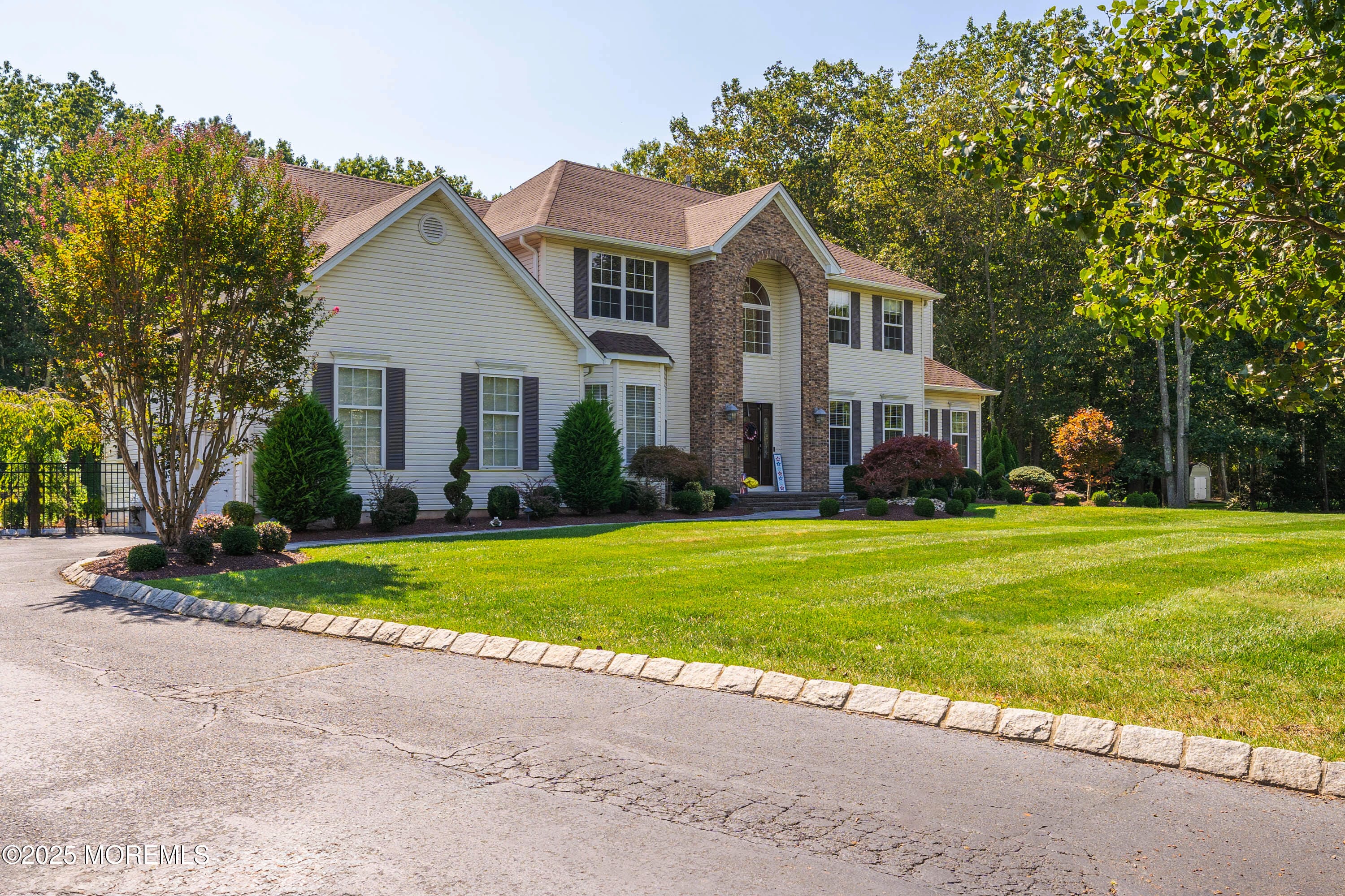 851 Woodbury Drive Image 3