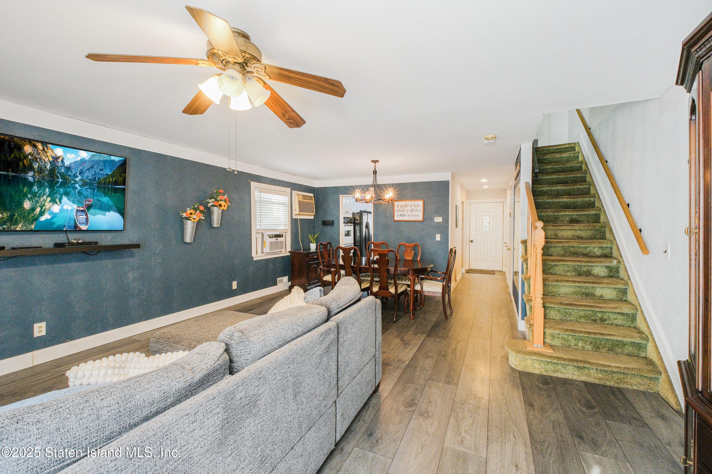 32 Mobile Avenue Image 3