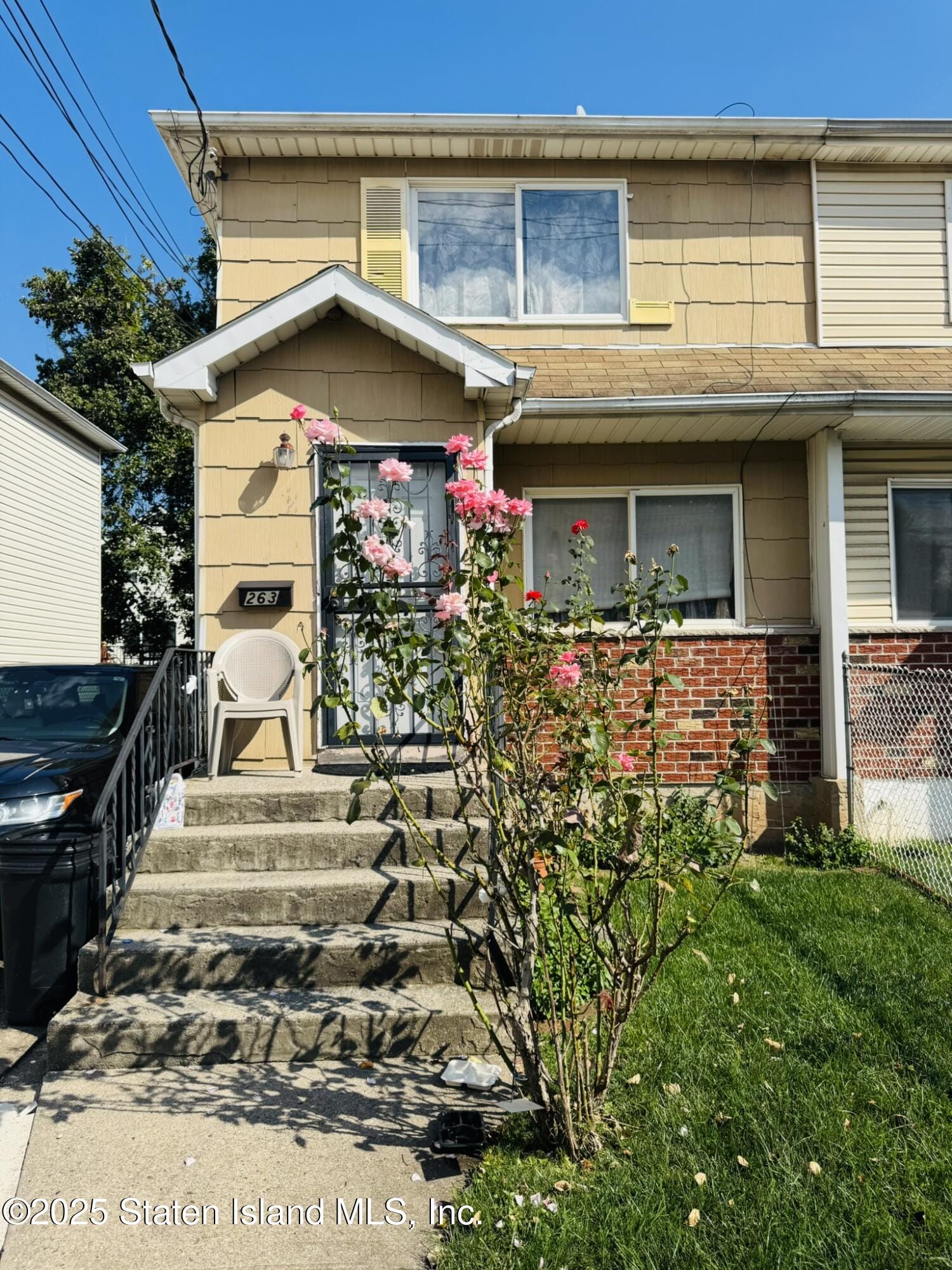 263 Lockman Avenue Image 1