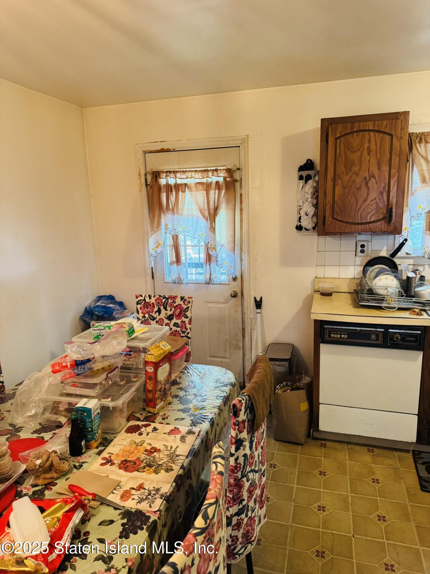 263 Lockman Avenue Image 5