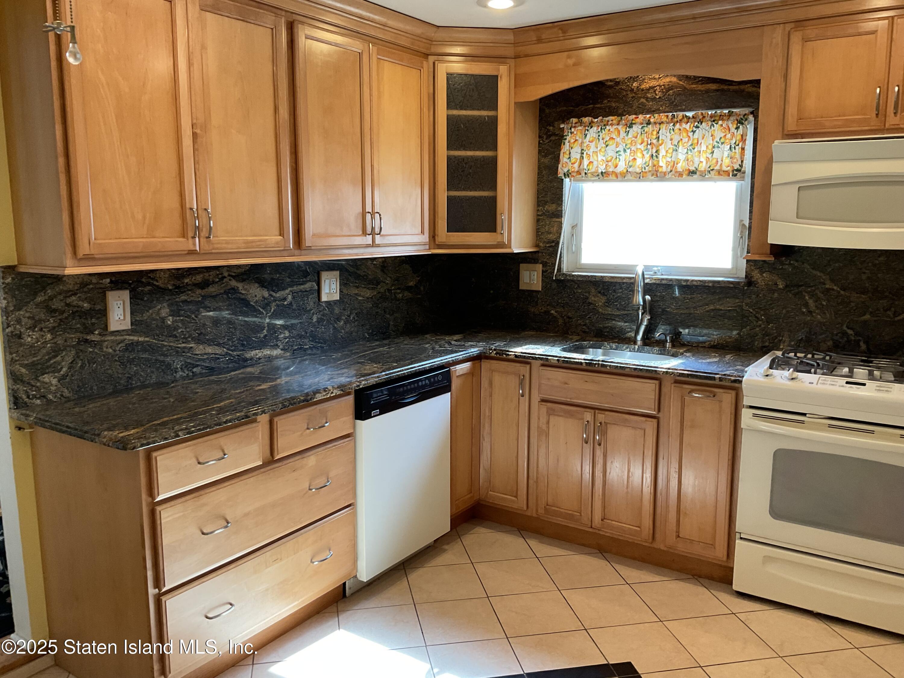 109 Greencroft Avenue, Staten Island, NY, 10308 image 16