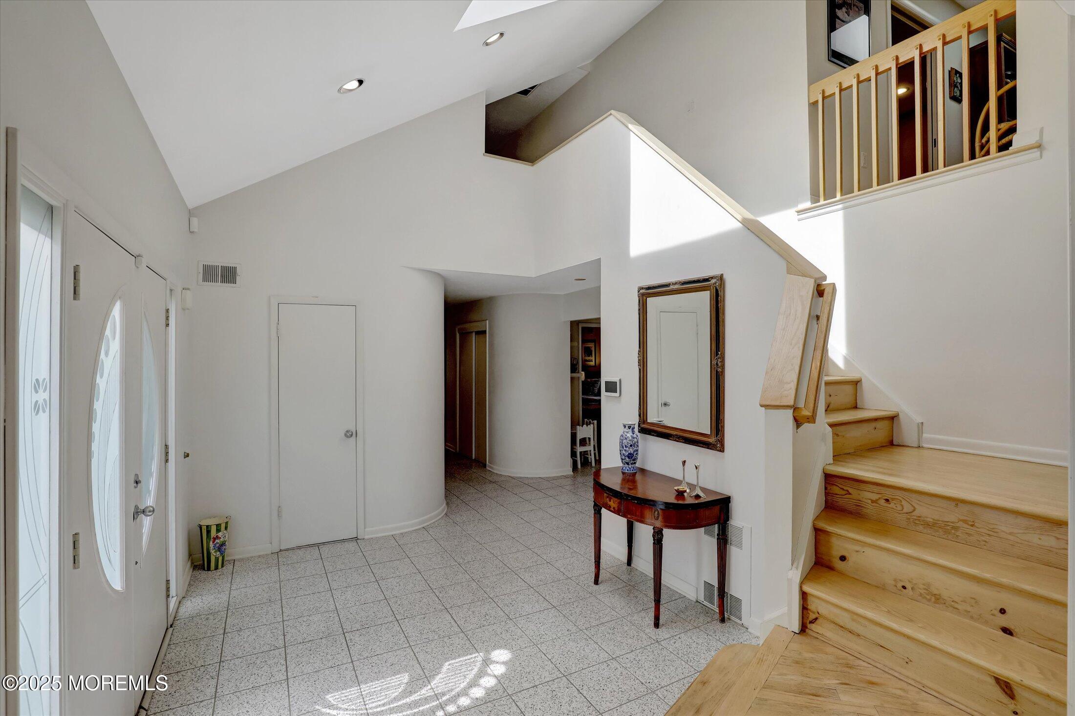 23 Eli Circle Image 5