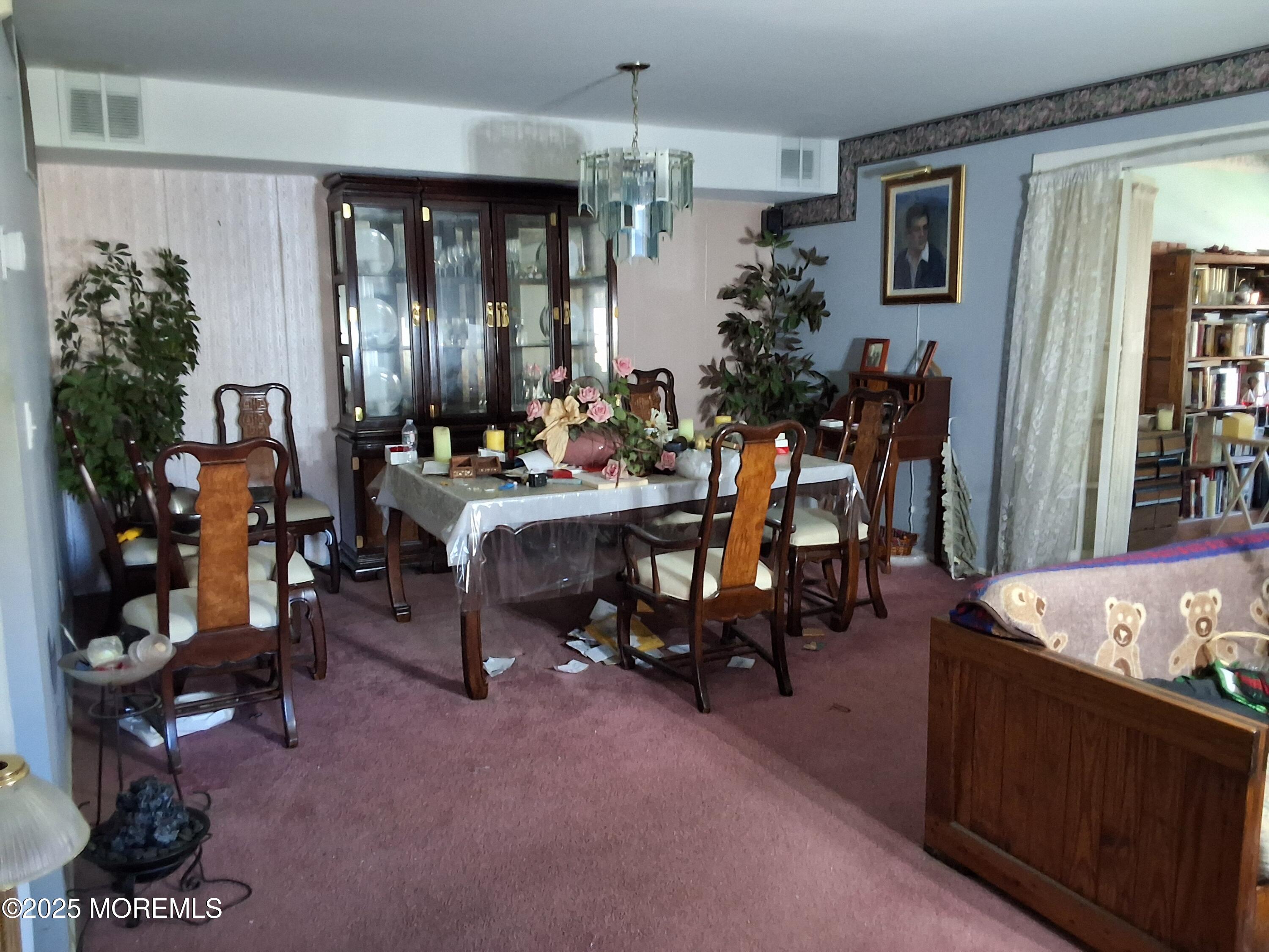 374 Hampton Place Image 4