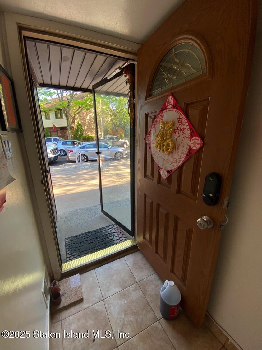 366 Rolling Hill Green Image 2