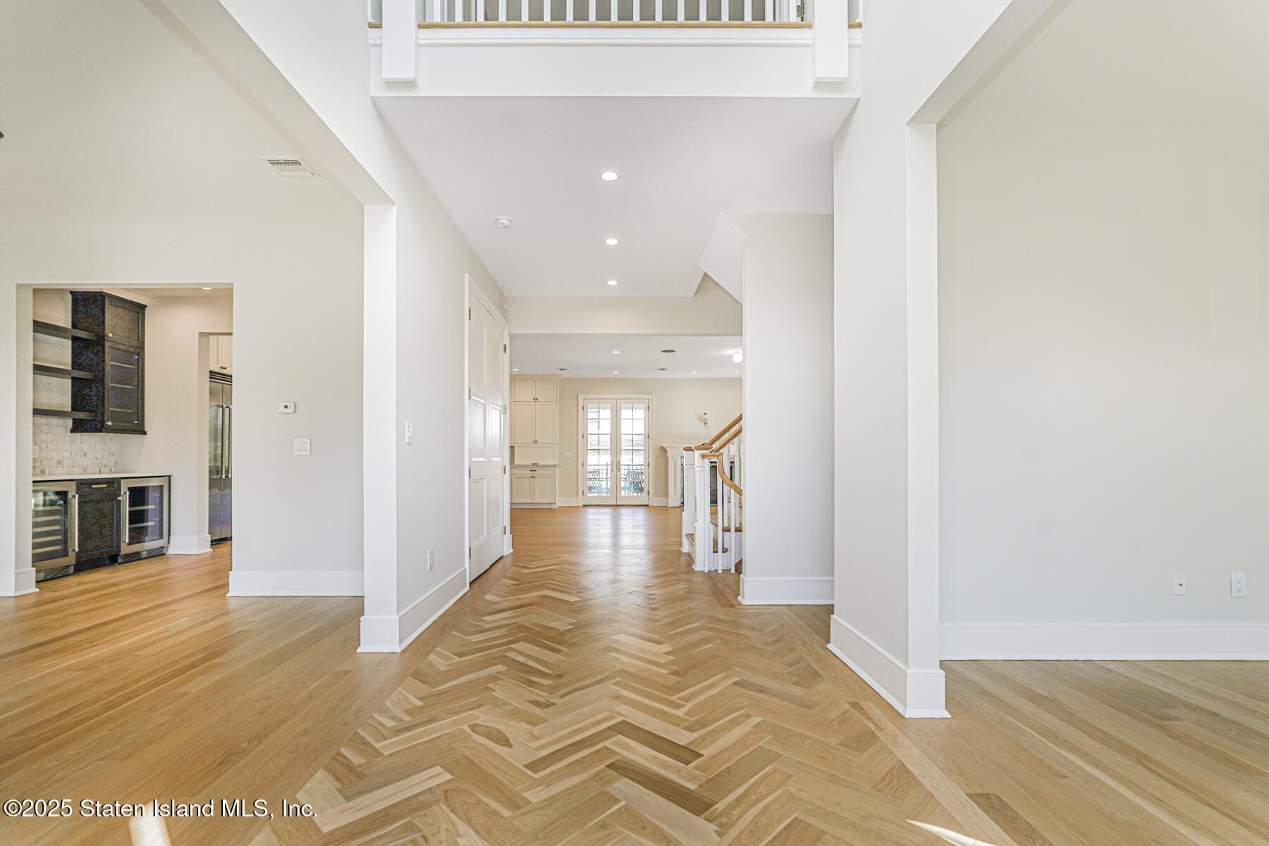 859 Lamont Avenue Image 4