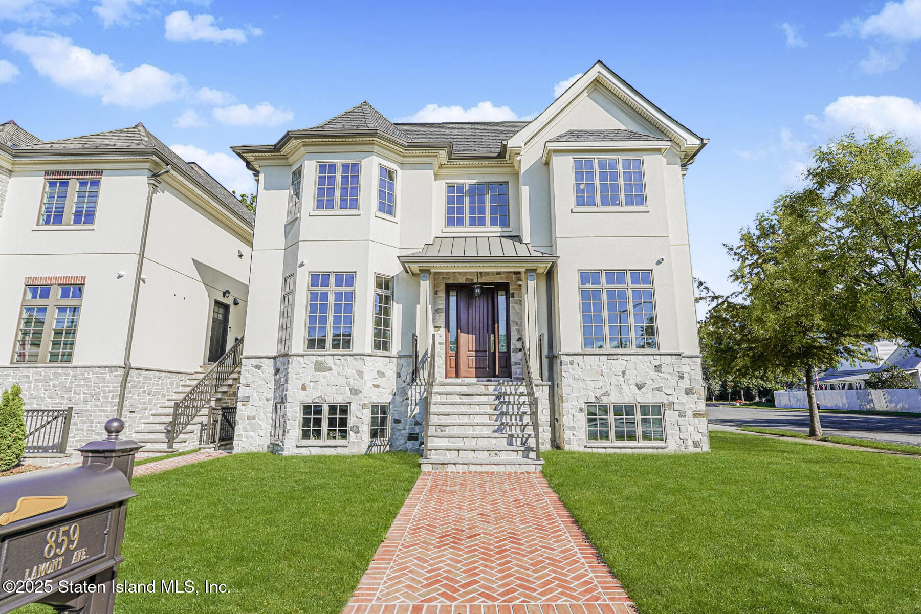 859 Lamont Avenue Image 1