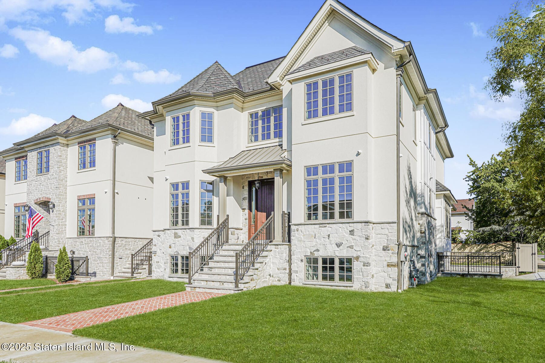 859 Lamont Avenue Image 2