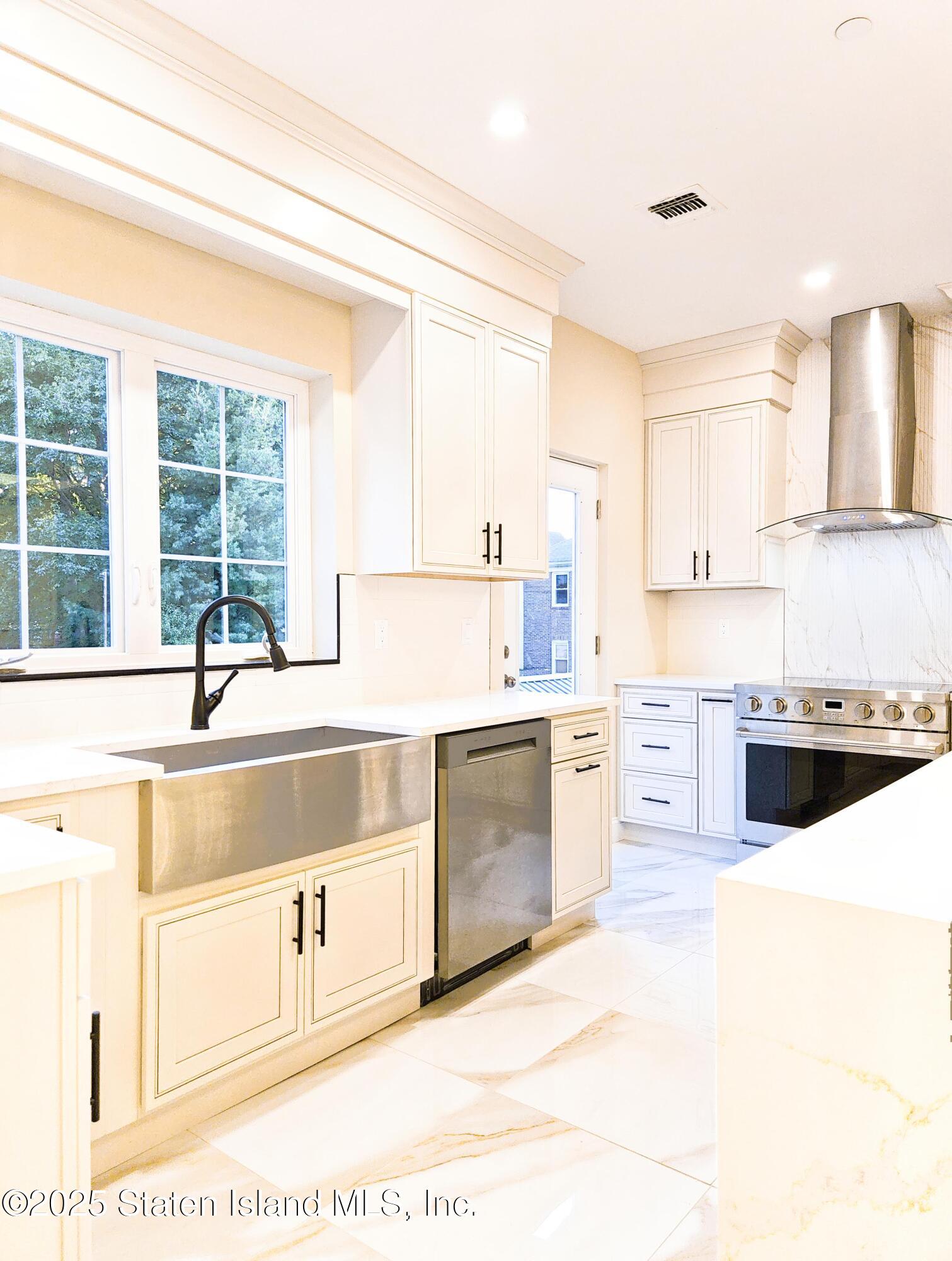 372 Sharon Avenue, Staten Island, NY, 10301 image 6