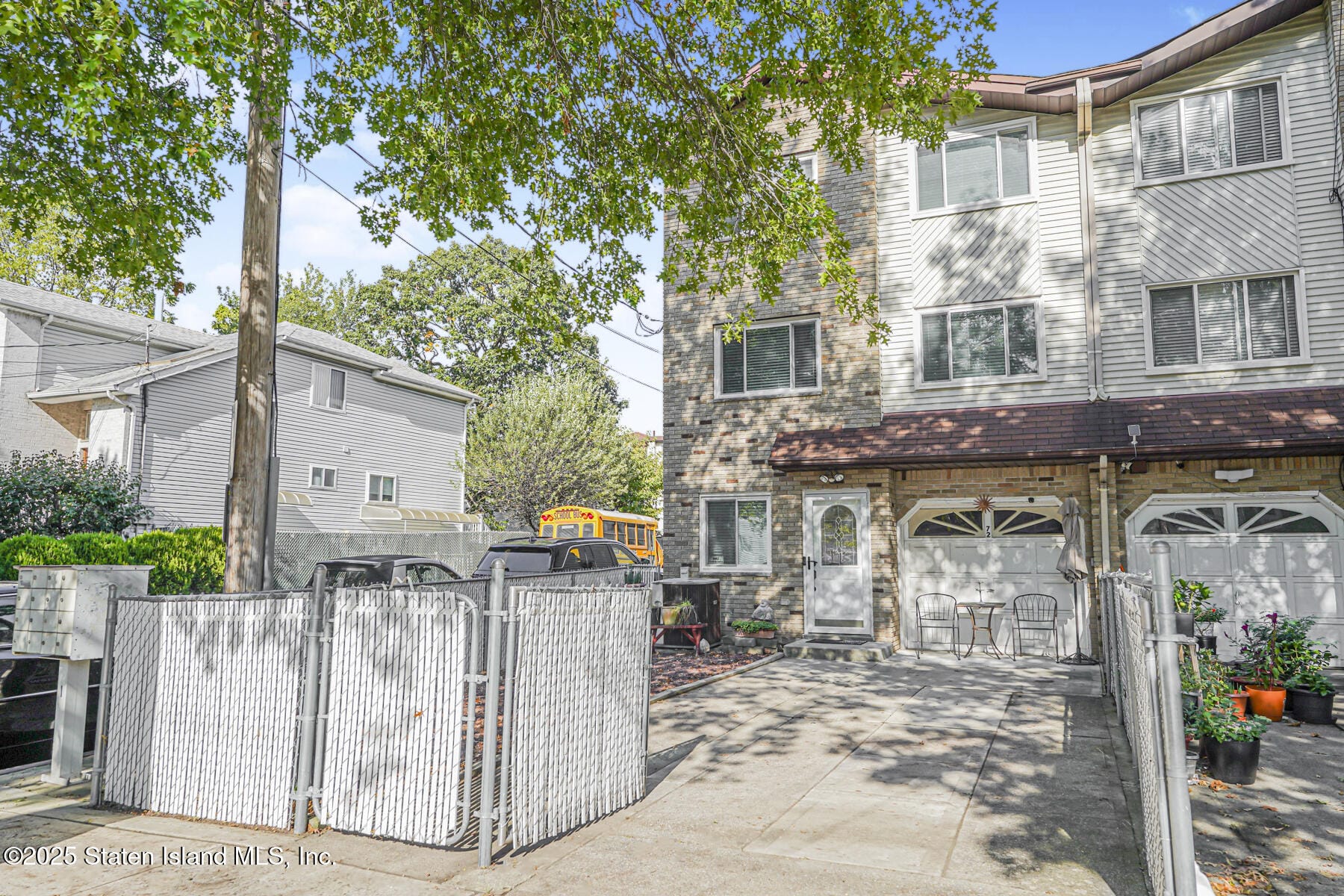 72 Eric Lane Image 3