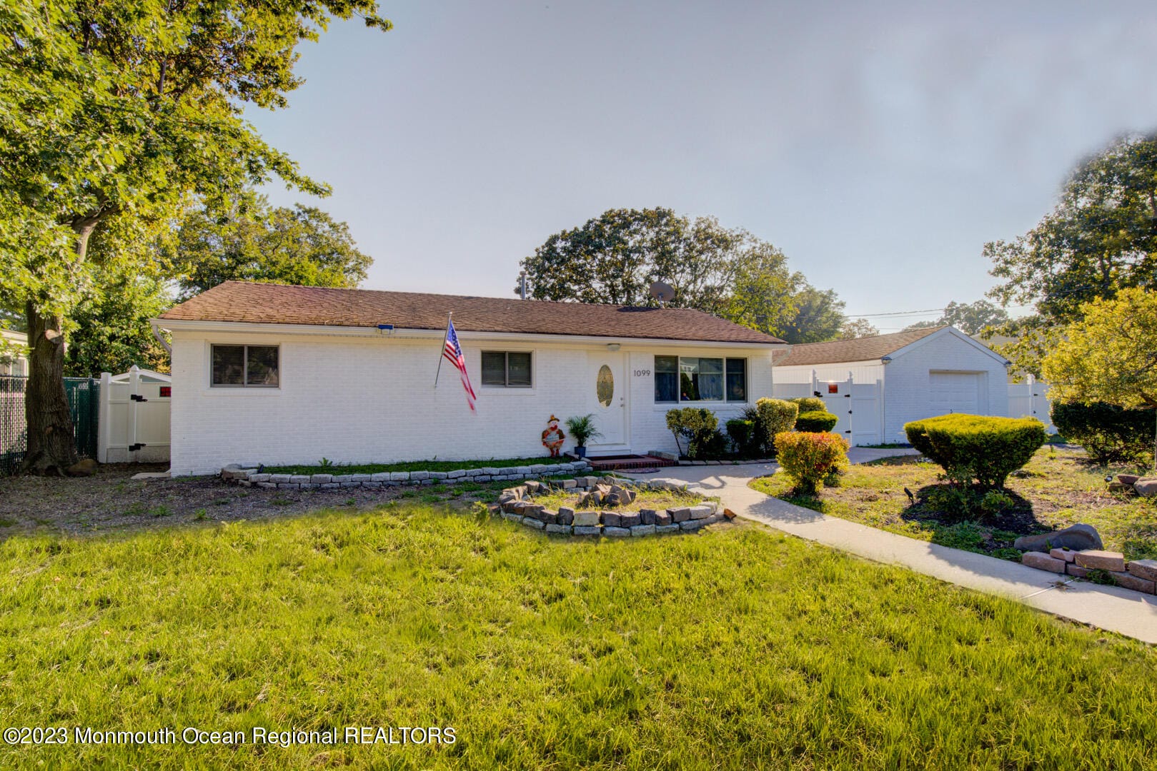 1099 Fairview Drive Image 2