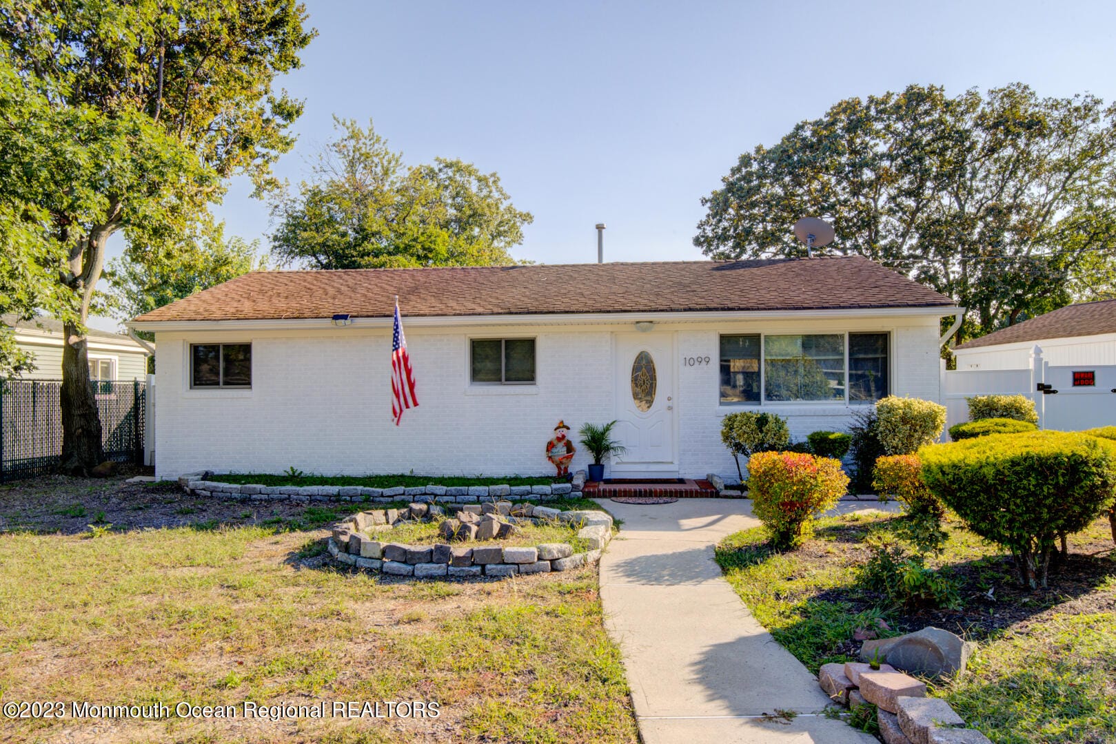 1099 Fairview Drive Image 3