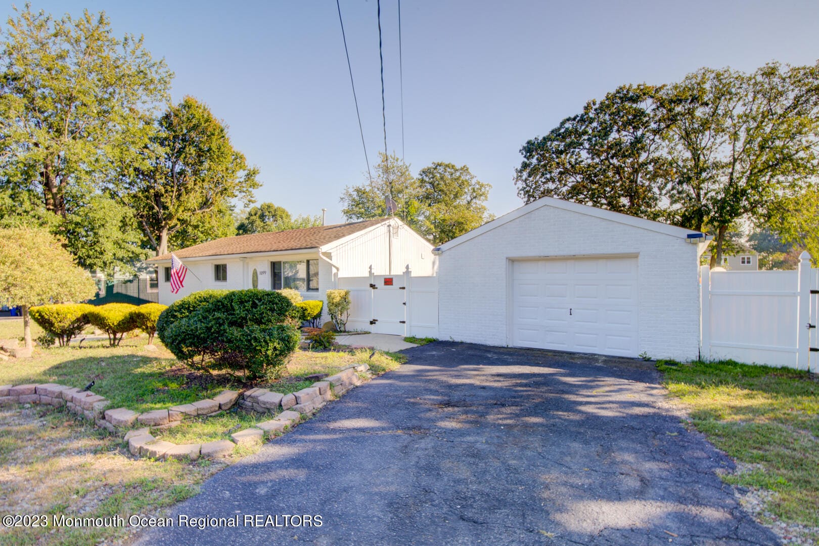 1099 Fairview Drive Image 4