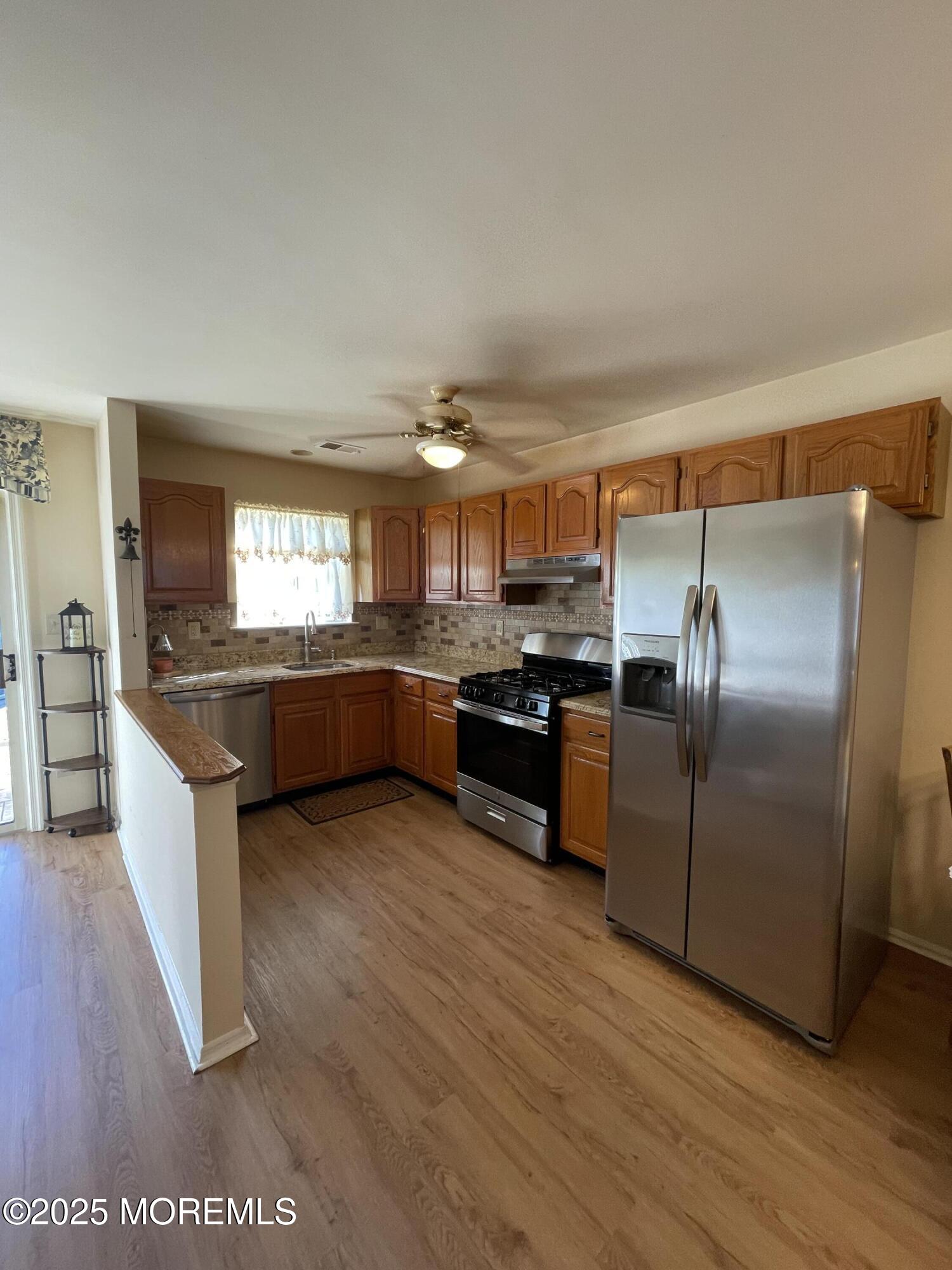 55 Farnworth Close 1000, Freehold, NJ, 07728 image 10