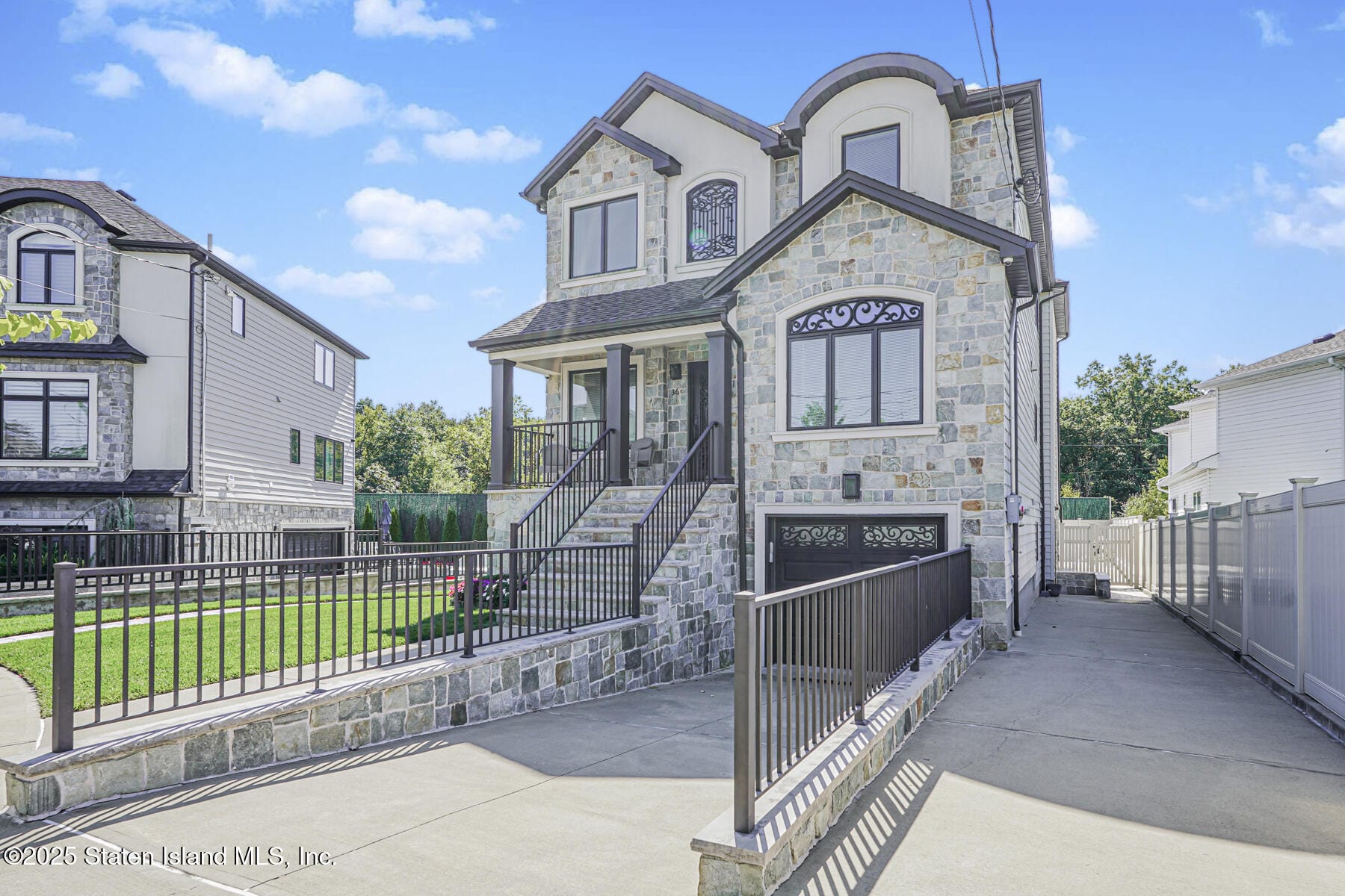 36 Savona Court Image 2