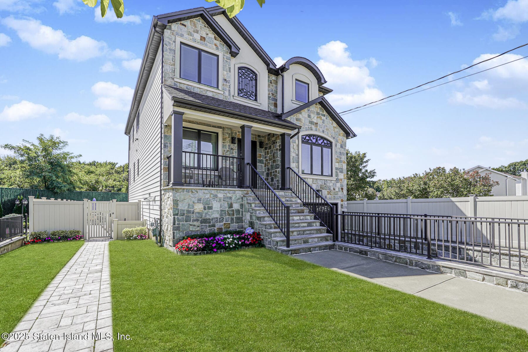 36 Savona Court Image 3