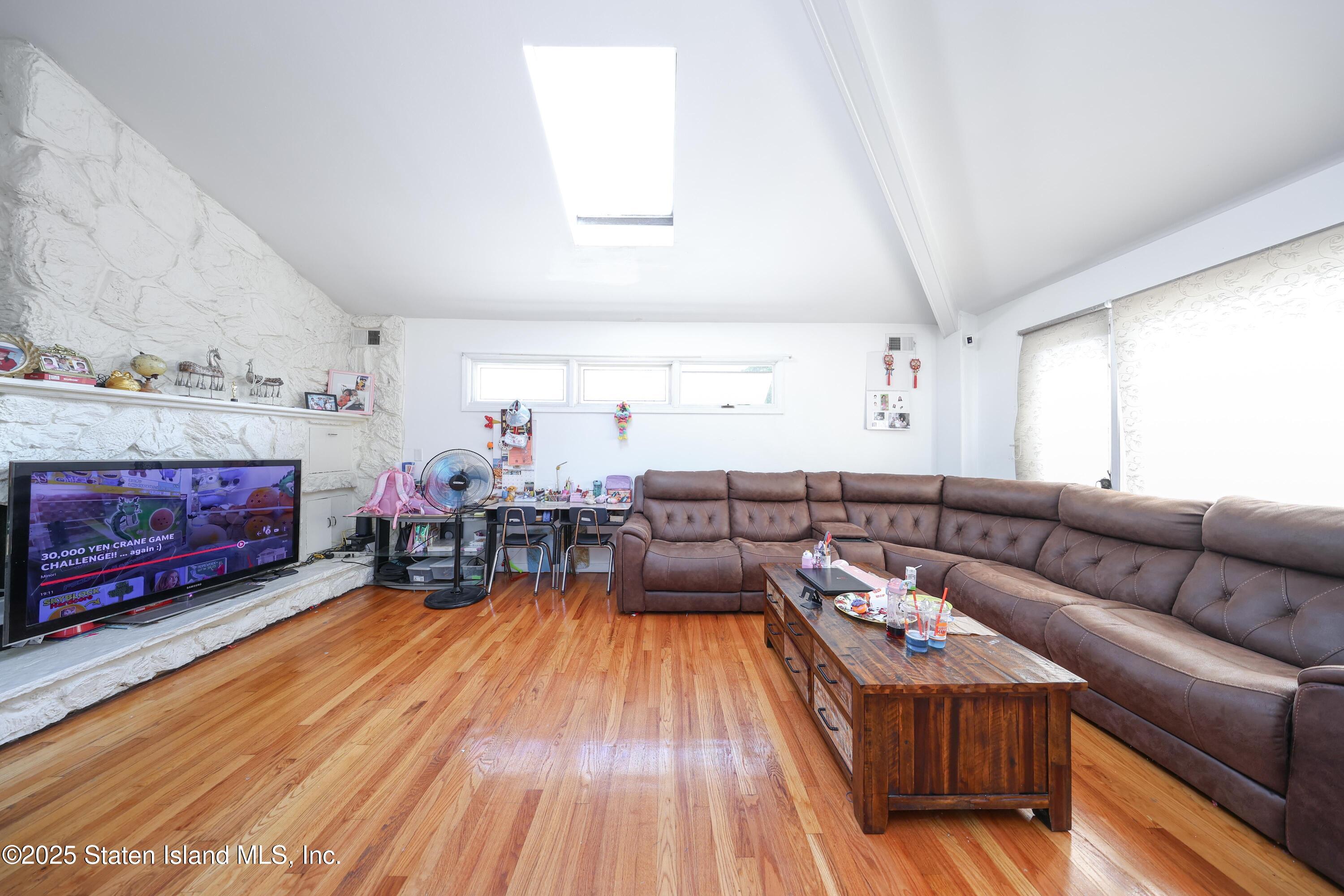 158 Mann Avenue Image 3