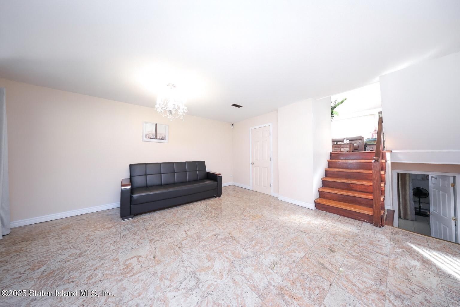 158 Mann Avenue Image 4