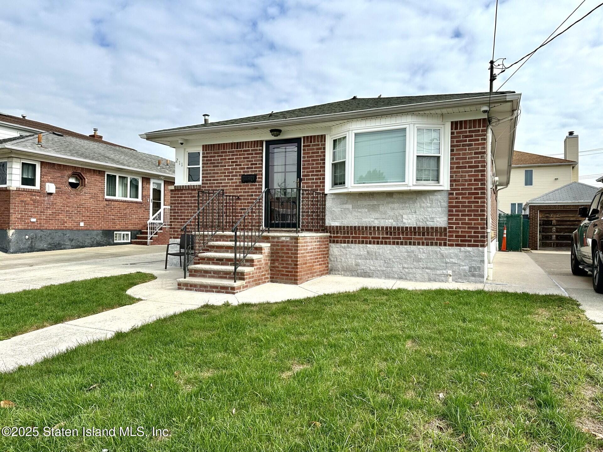 211 Hull Avenue Image 2