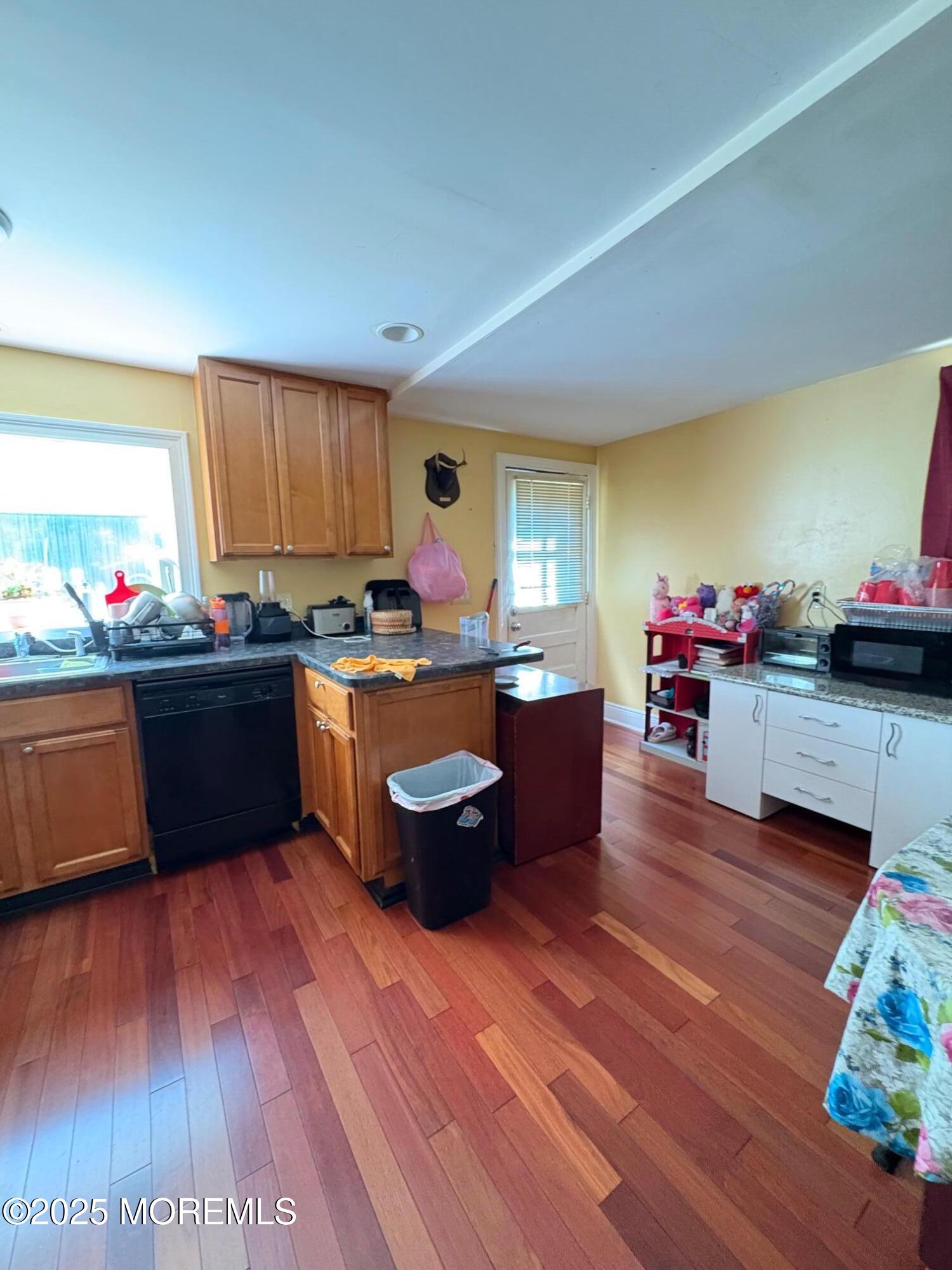 Freehold, NJ, 07728 image 6