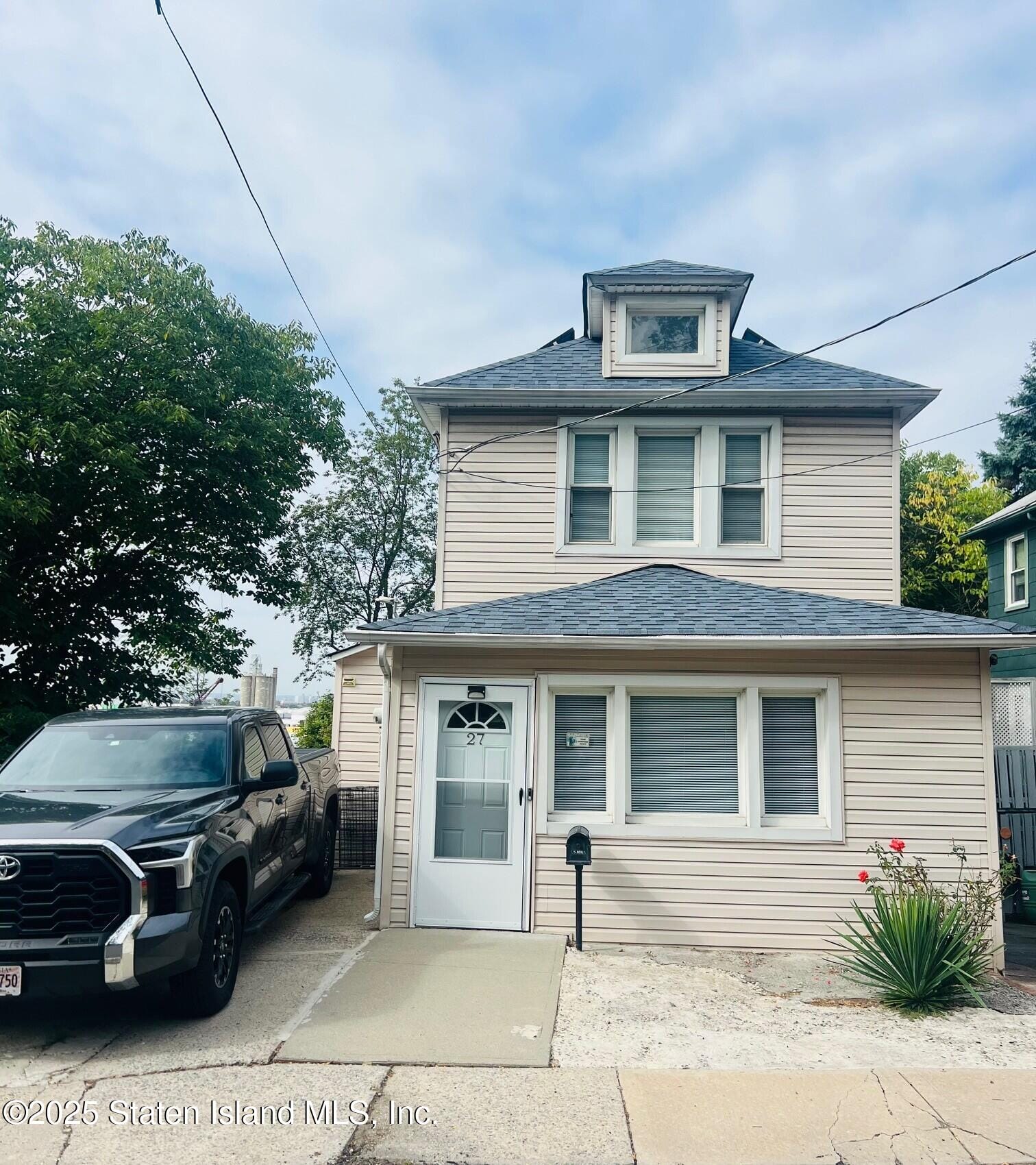 27 Eadie Place, Staten Island, NY, 10301